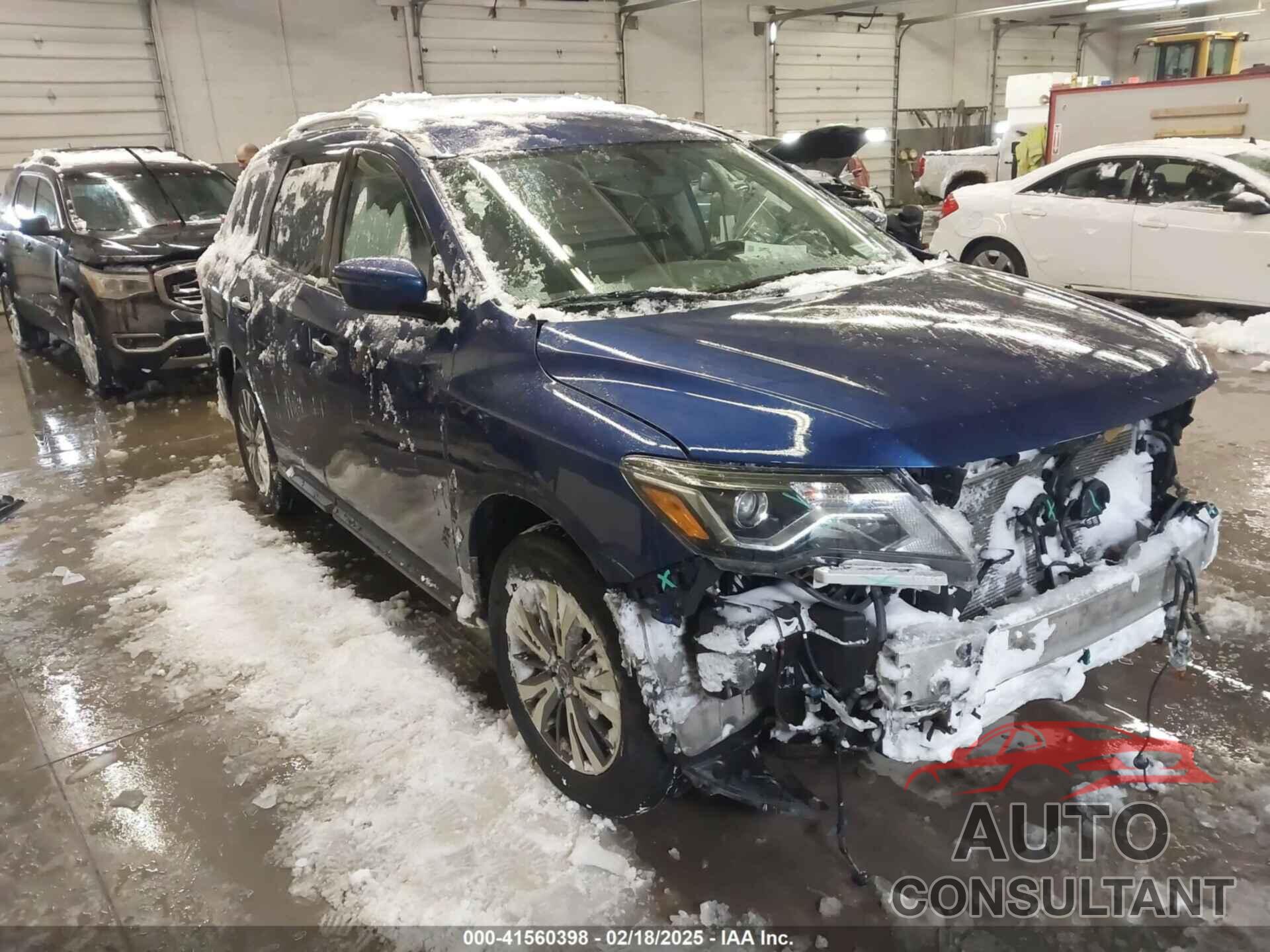 NISSAN PATHFINDER 2018 - 5N1DR2MM7JC604768