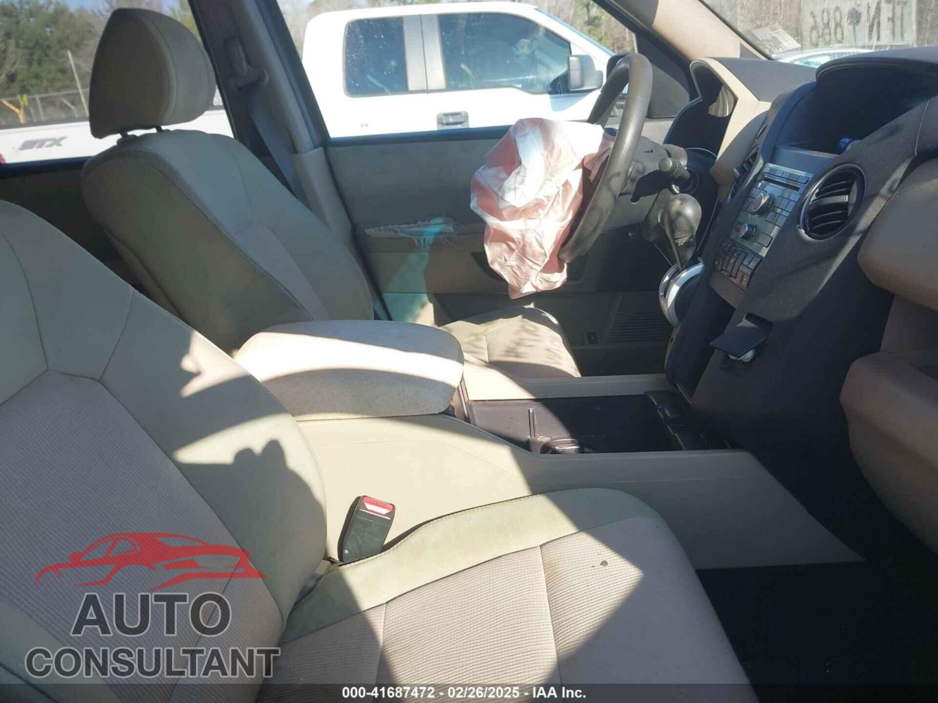 HONDA PILOT 2011 - 5FNYF4H47BB011355