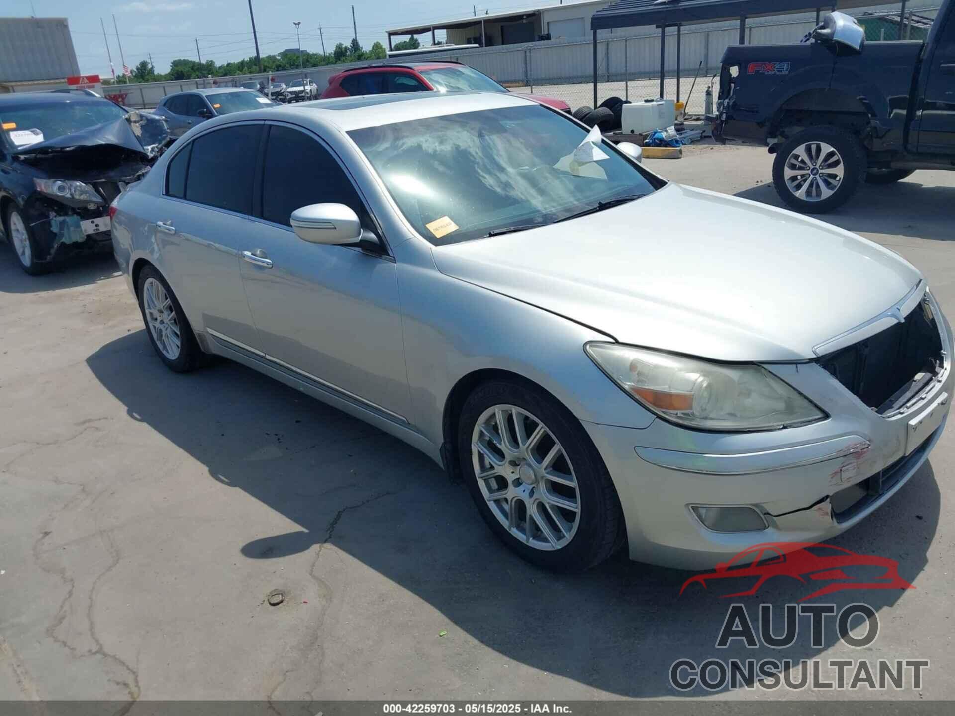 HYUNDAI GENESIS 2011 - KMHGC4DF3BU140630
