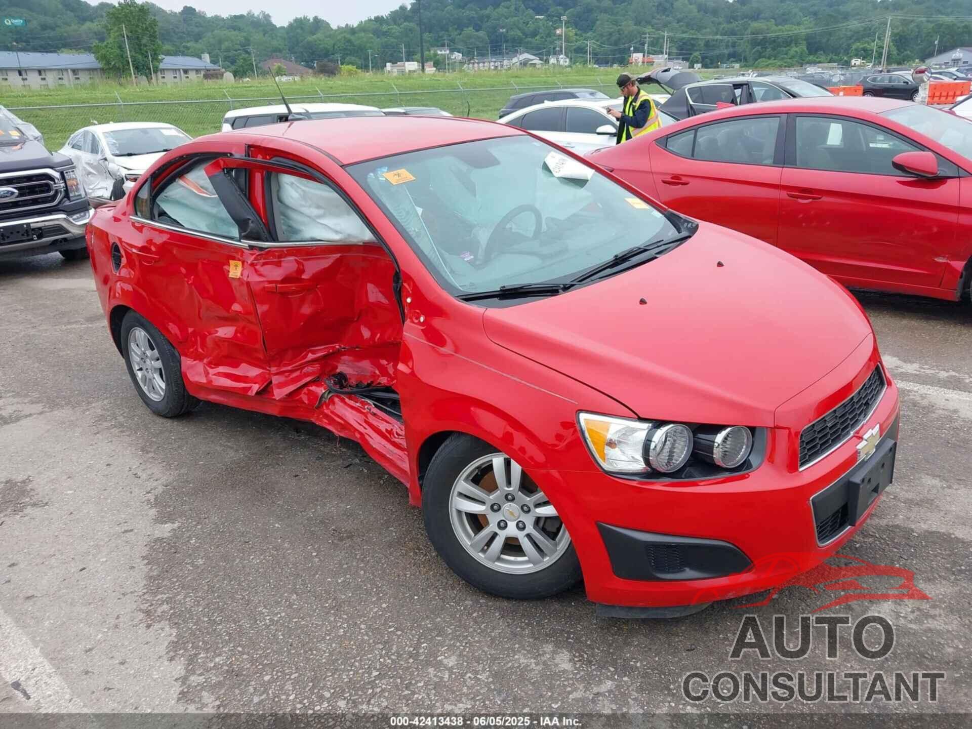 CHEVROLET SONIC 2012 - 1G1JC5SH0C4107356