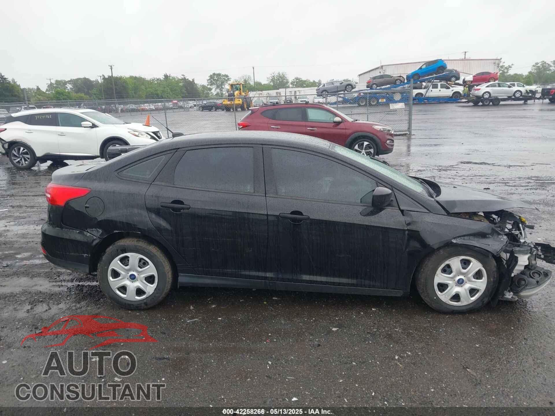 FORD FOCUS 2017 - 1FADP3E27HL201371