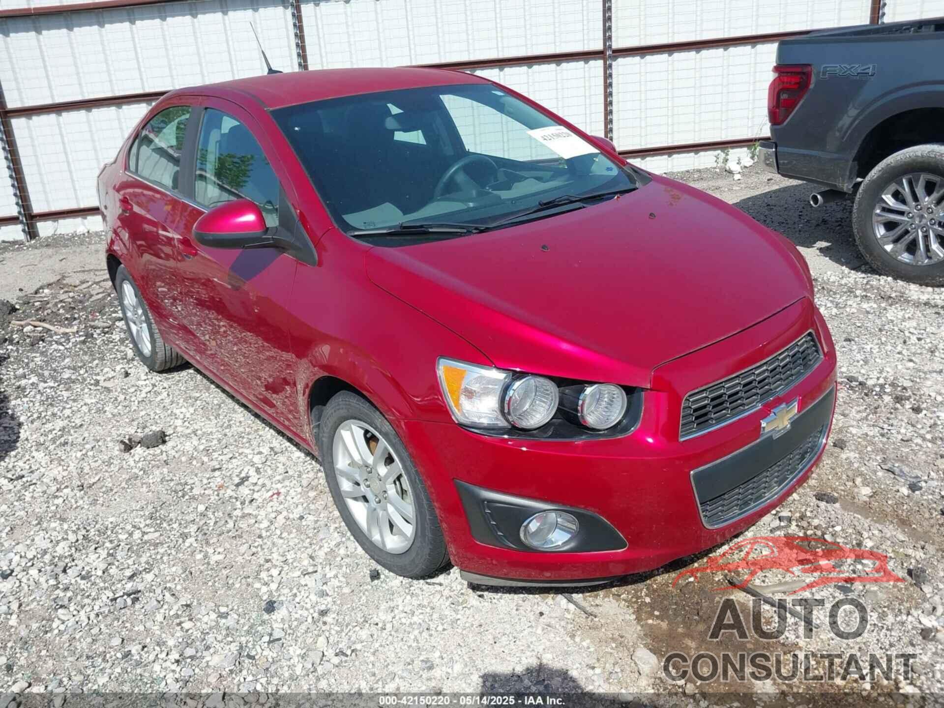 CHEVROLET SONIC 2012 - 1G1JC5SH8C4222013