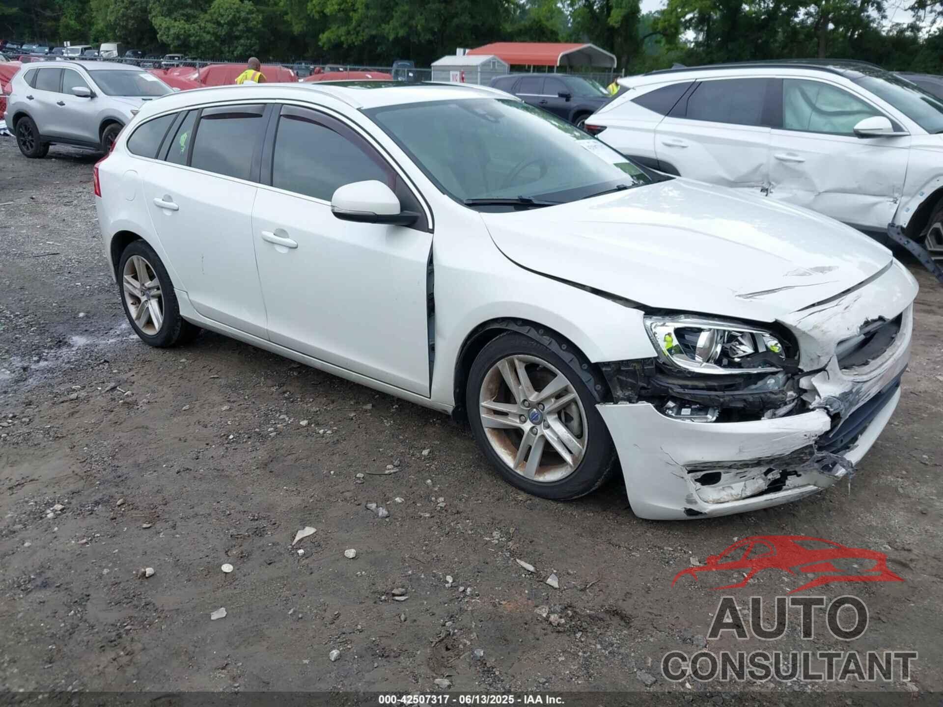 VOLVO V60 2015 - YV140MEB8F1188282