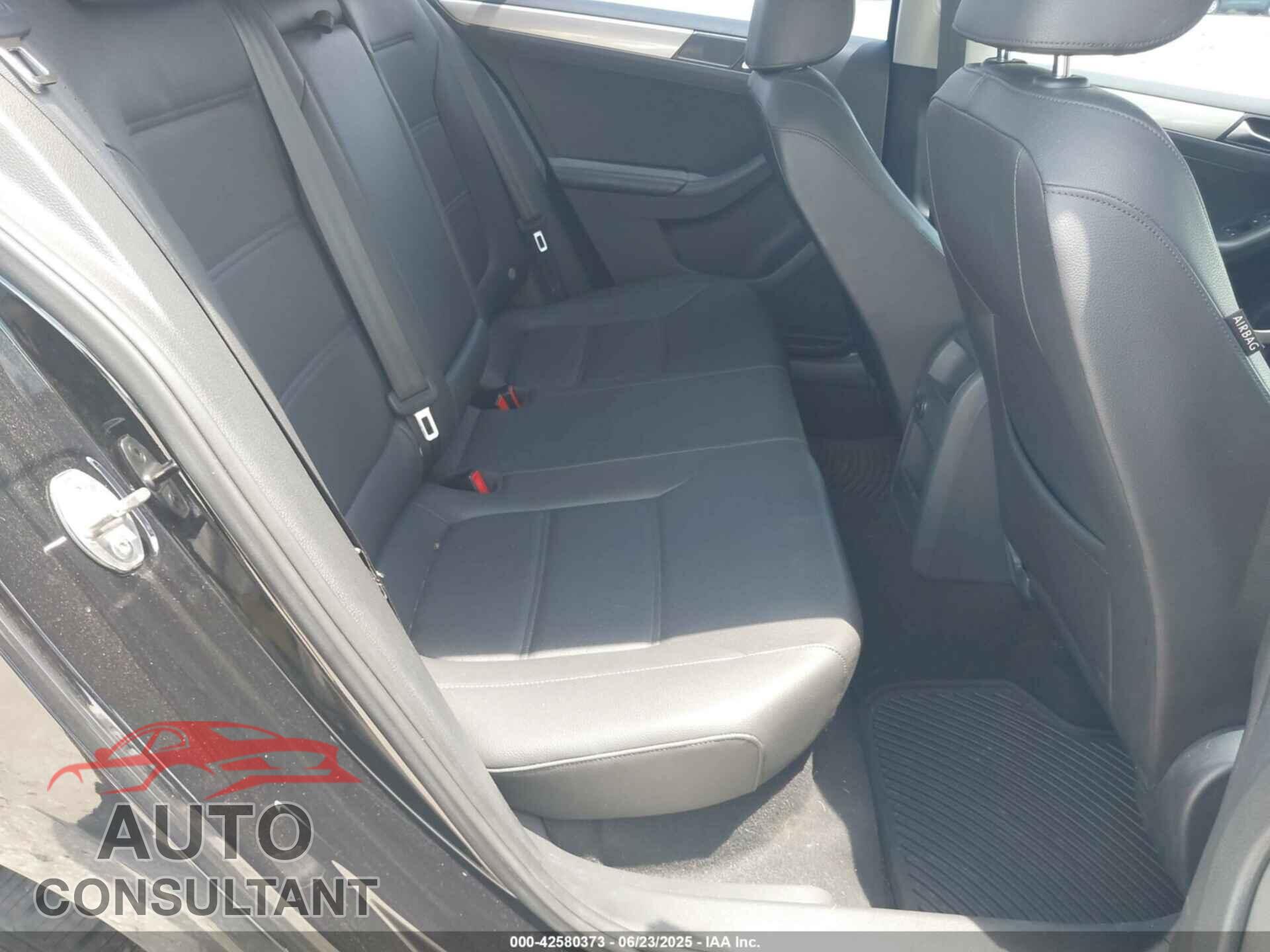 VOLKSWAGEN JETTA 2017 - 3VWDB7AJXHM201714