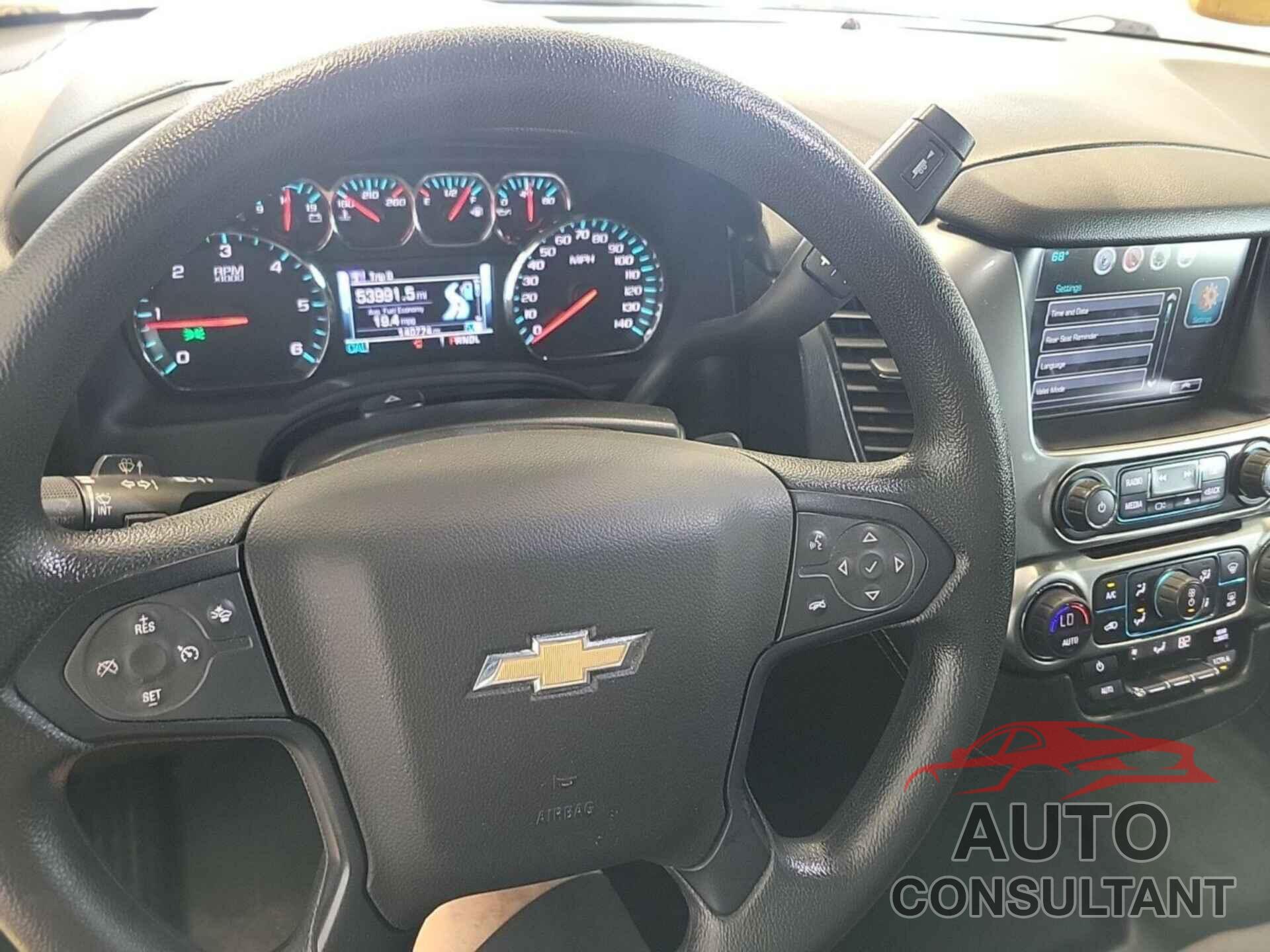 CHEVROLET SUBURBAN 2018 - 1GNSKKEC2JR217684
