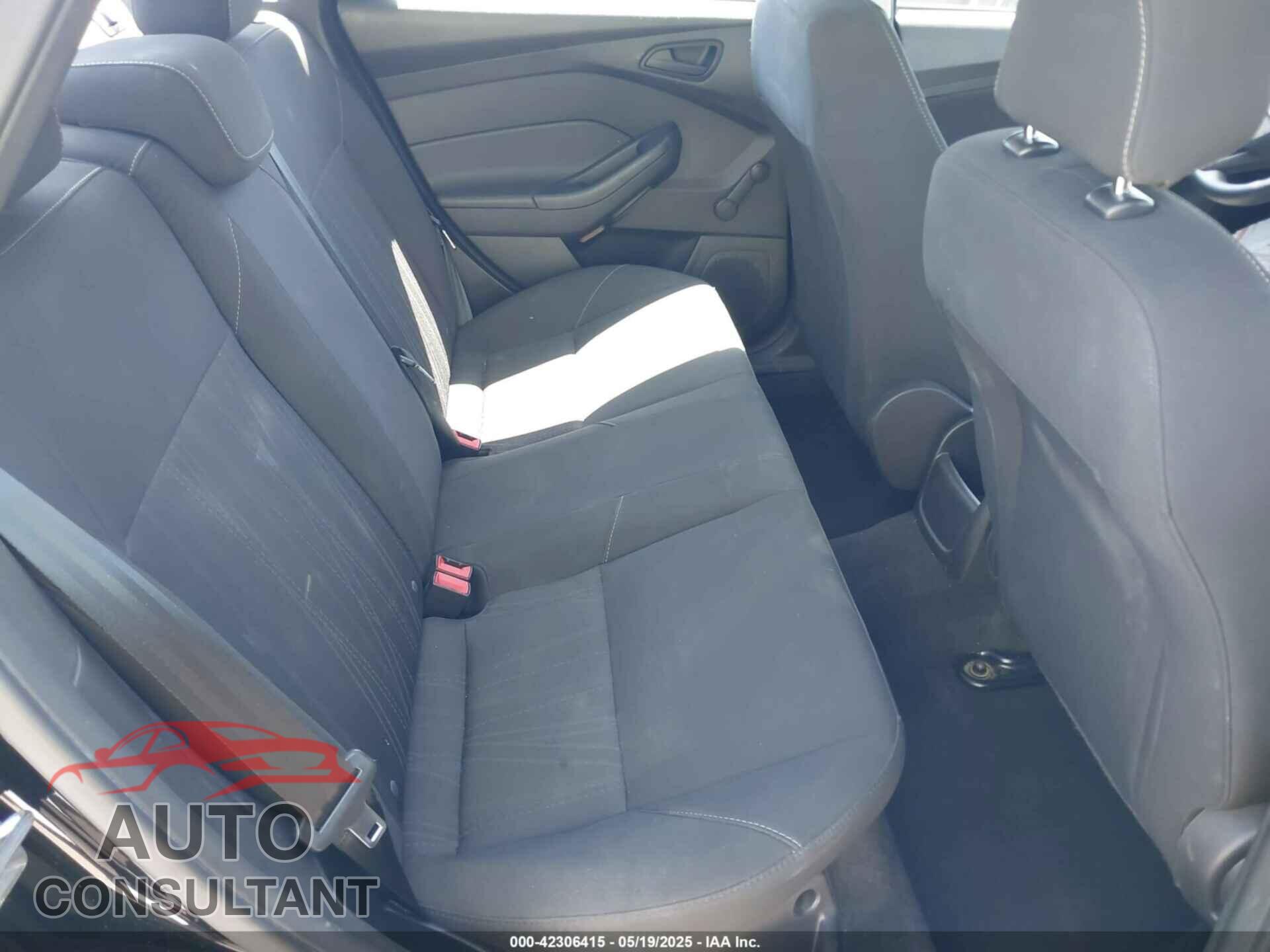 FORD FOCUS 2016 - 1FADP3E26GL293913