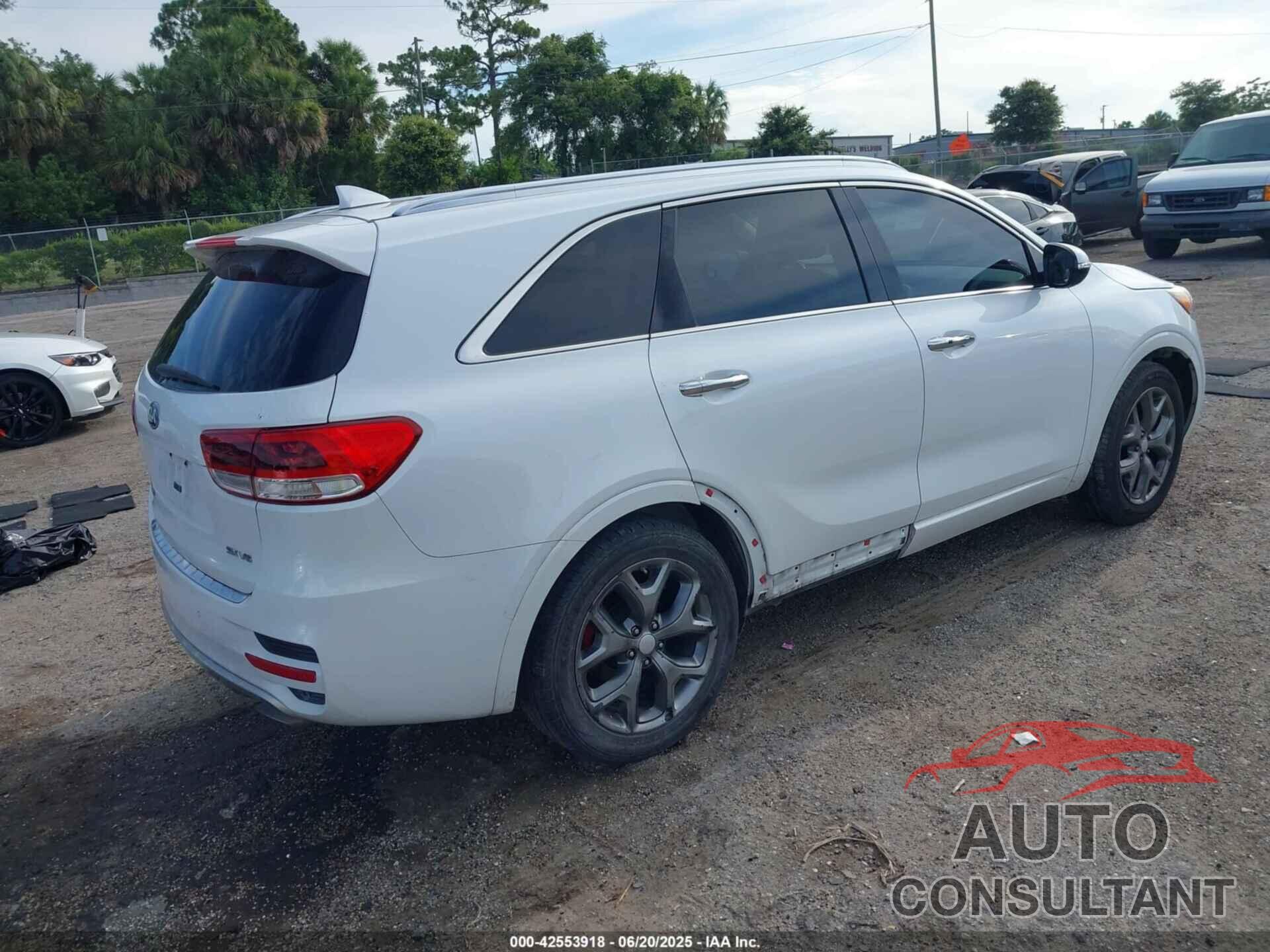 KIA SORENTO 2017 - 5XYPK4A50HG308771