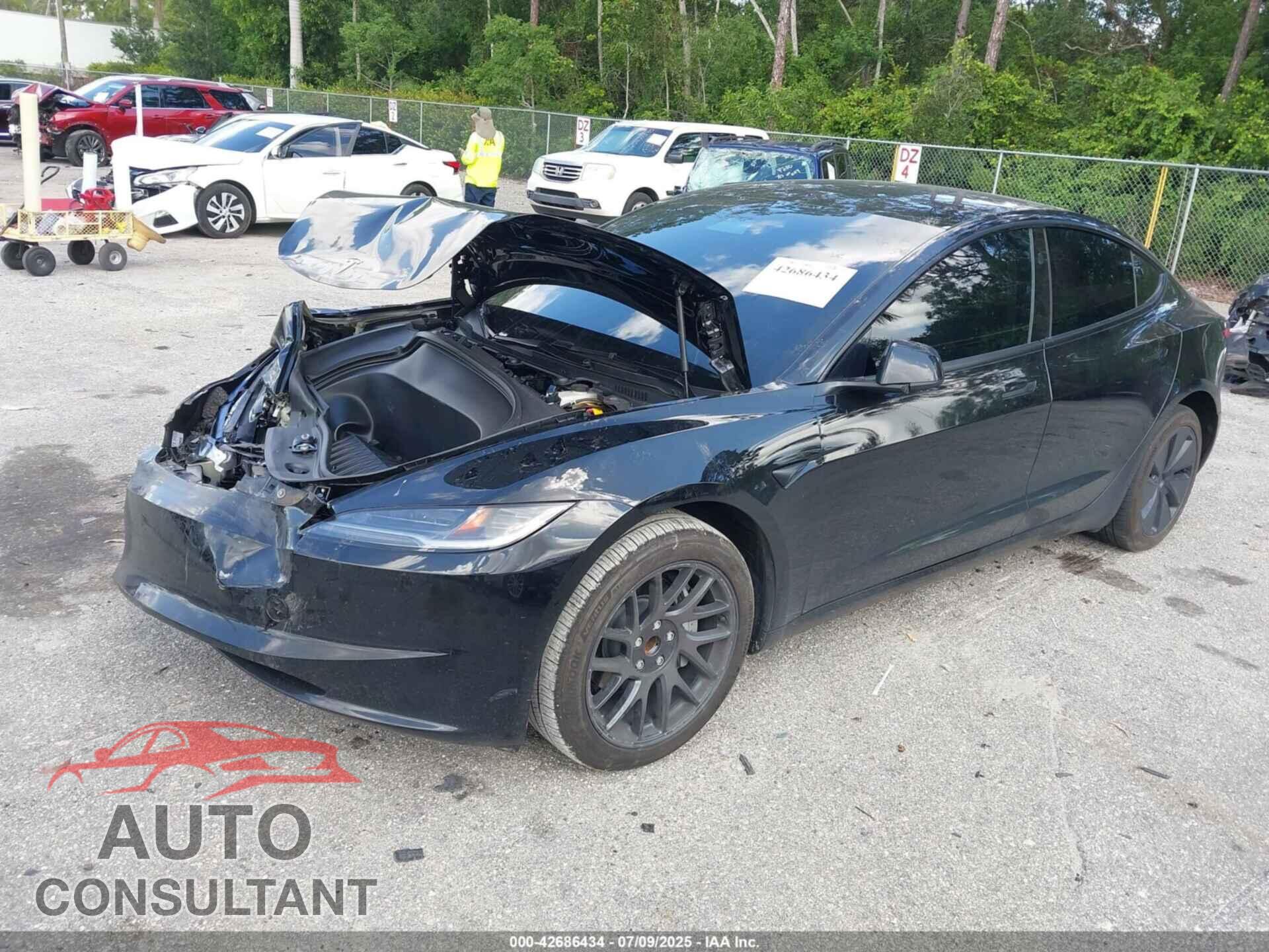 TESLA MODEL 3 2024 - 5YJ3E1EA4RF856745