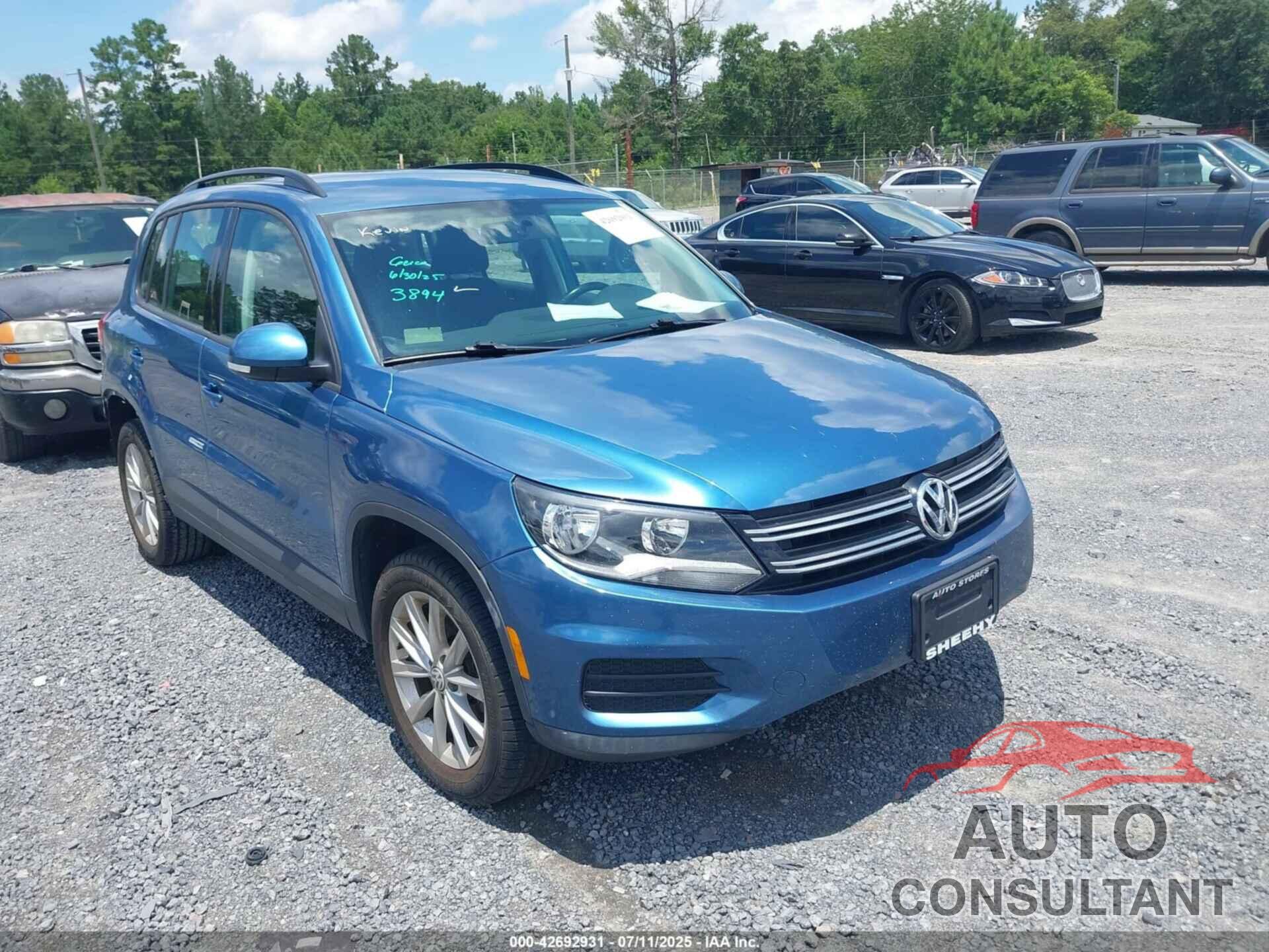 VOLKSWAGEN TIGUAN 2017 - WVGBV7AX5HK044991
