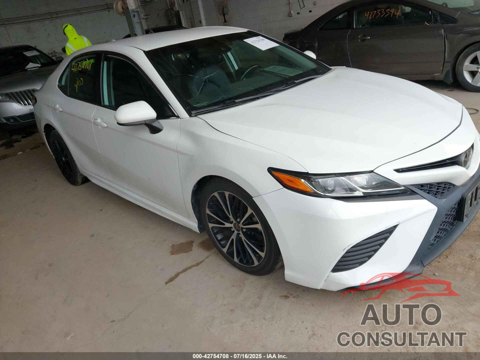 TOYOTA CAMRY 2020 - 4T1G11AK8LU326509