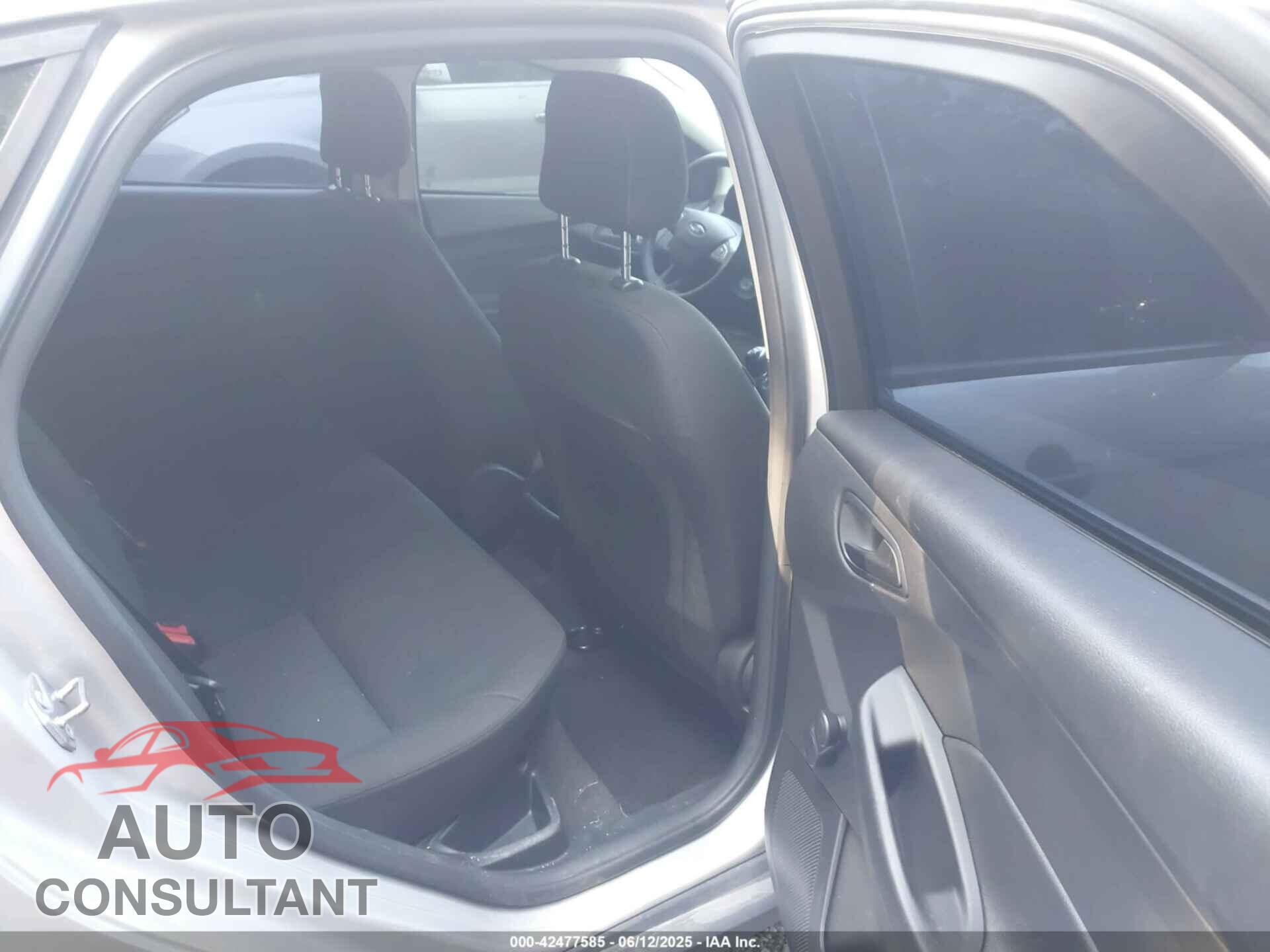 FORD FOCUS 2018 - 1FADP3E23JL220876