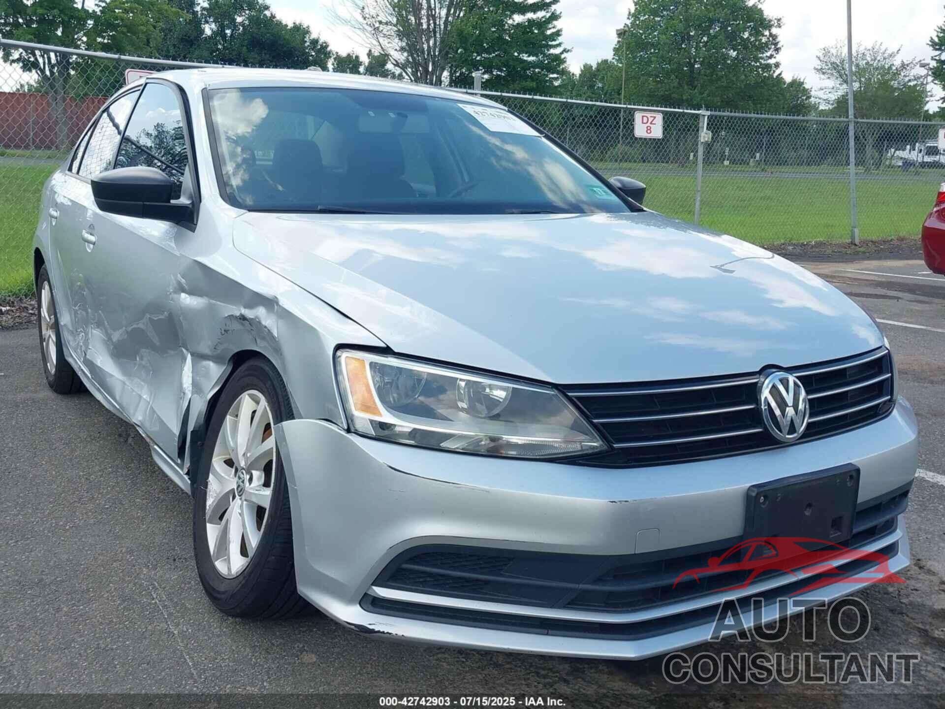 VOLKSWAGEN JETTA 2015 - 3VWD17AJ4FM413010