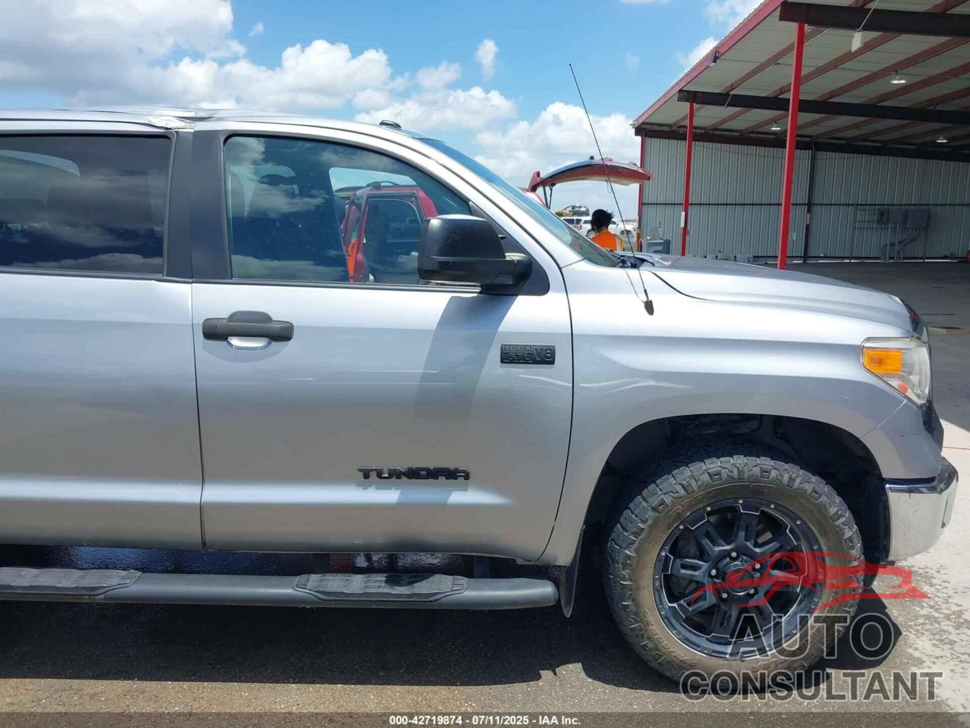 TOYOTA TUNDRA 2017 - 5TFDW5F17HX584574