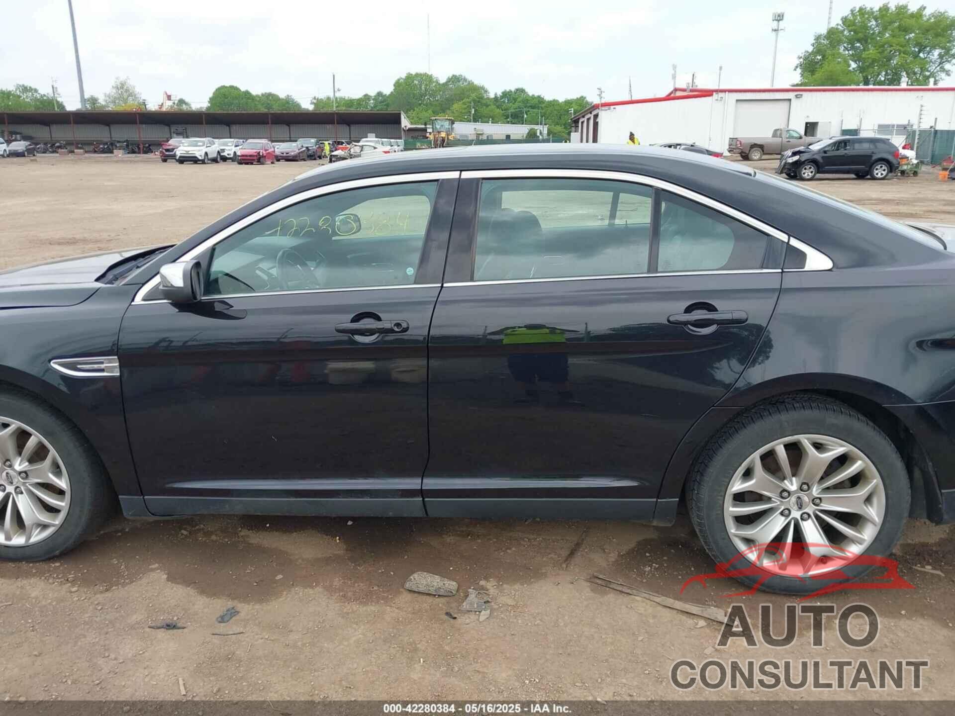 FORD TAURUS 2019 - 1FAHP2F82KG111088