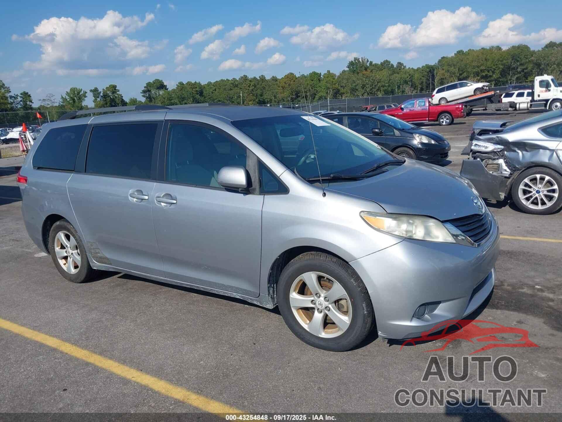 TOYOTA SIENNA 2011 - 5TDKK3DC7BS105983