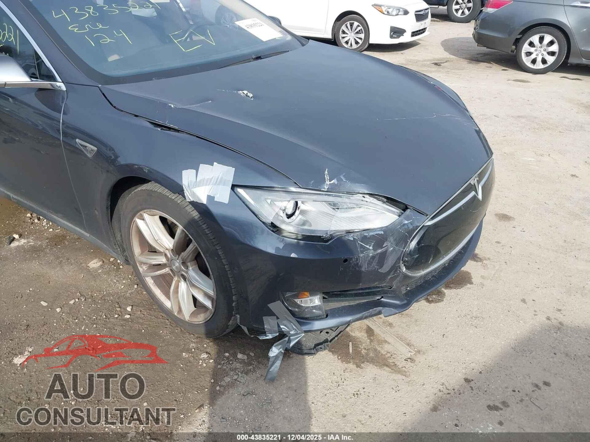 TESLA MODEL S 2015 - 5YJSA1E12FF118221