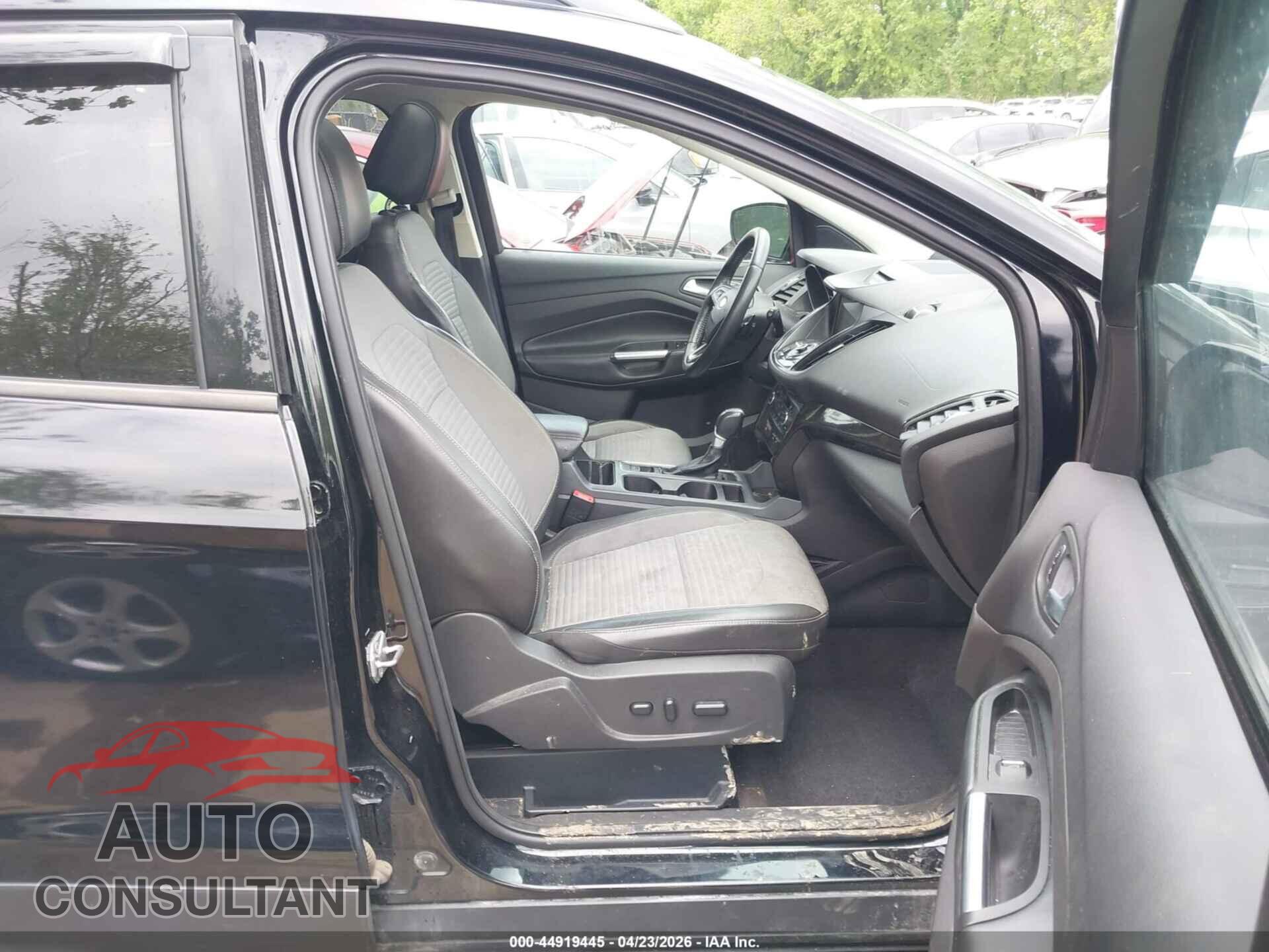 FORD ESCAPE 2017 - 1FMCU9JD5HUB50760
