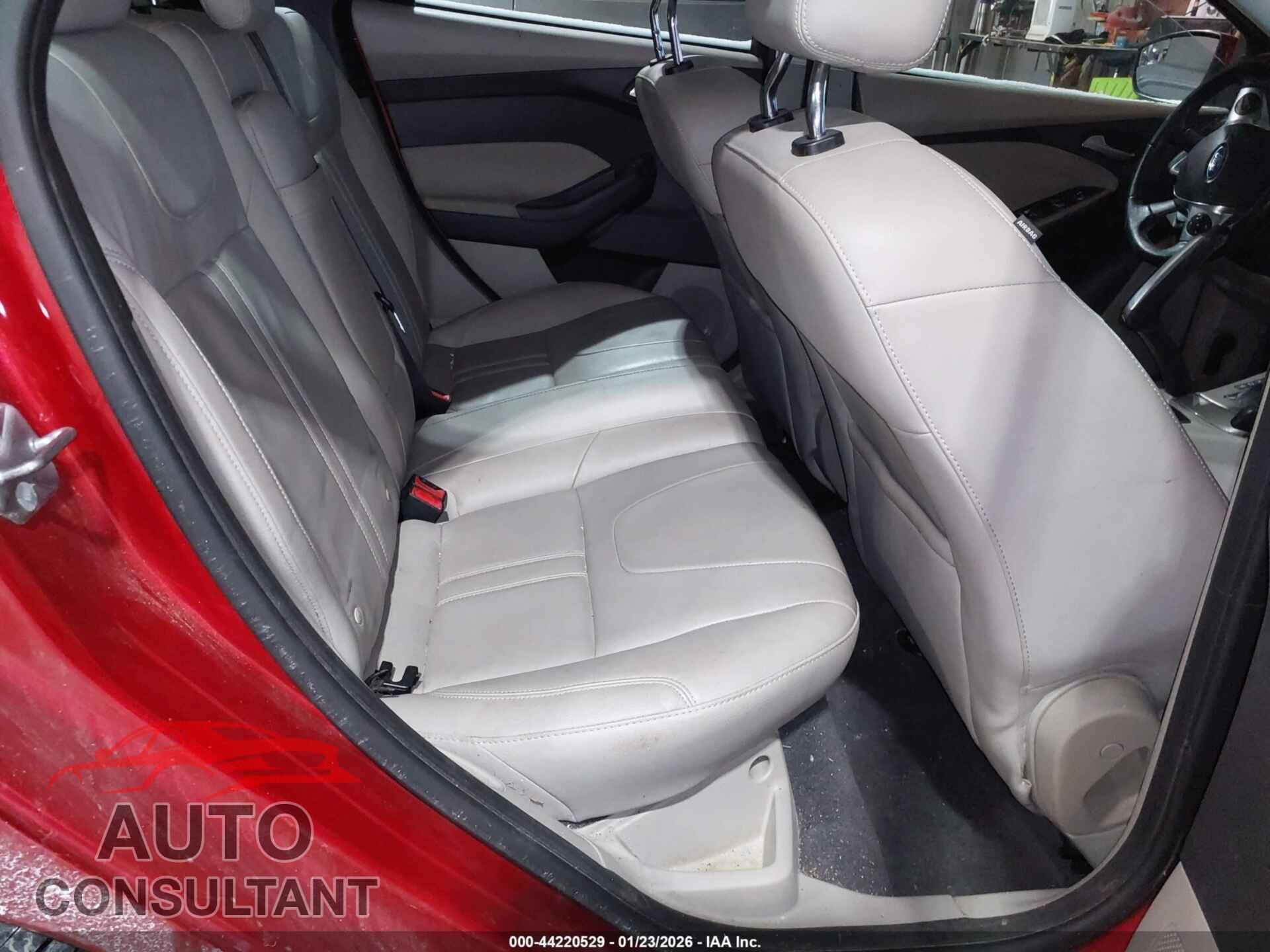 FORD FOCUS 2012 - 1FAHP3M24CL100560