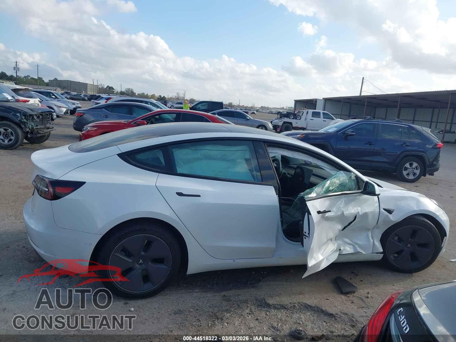 TESLA MODEL 3 2022 - 5YJ3E1EA0NF376566