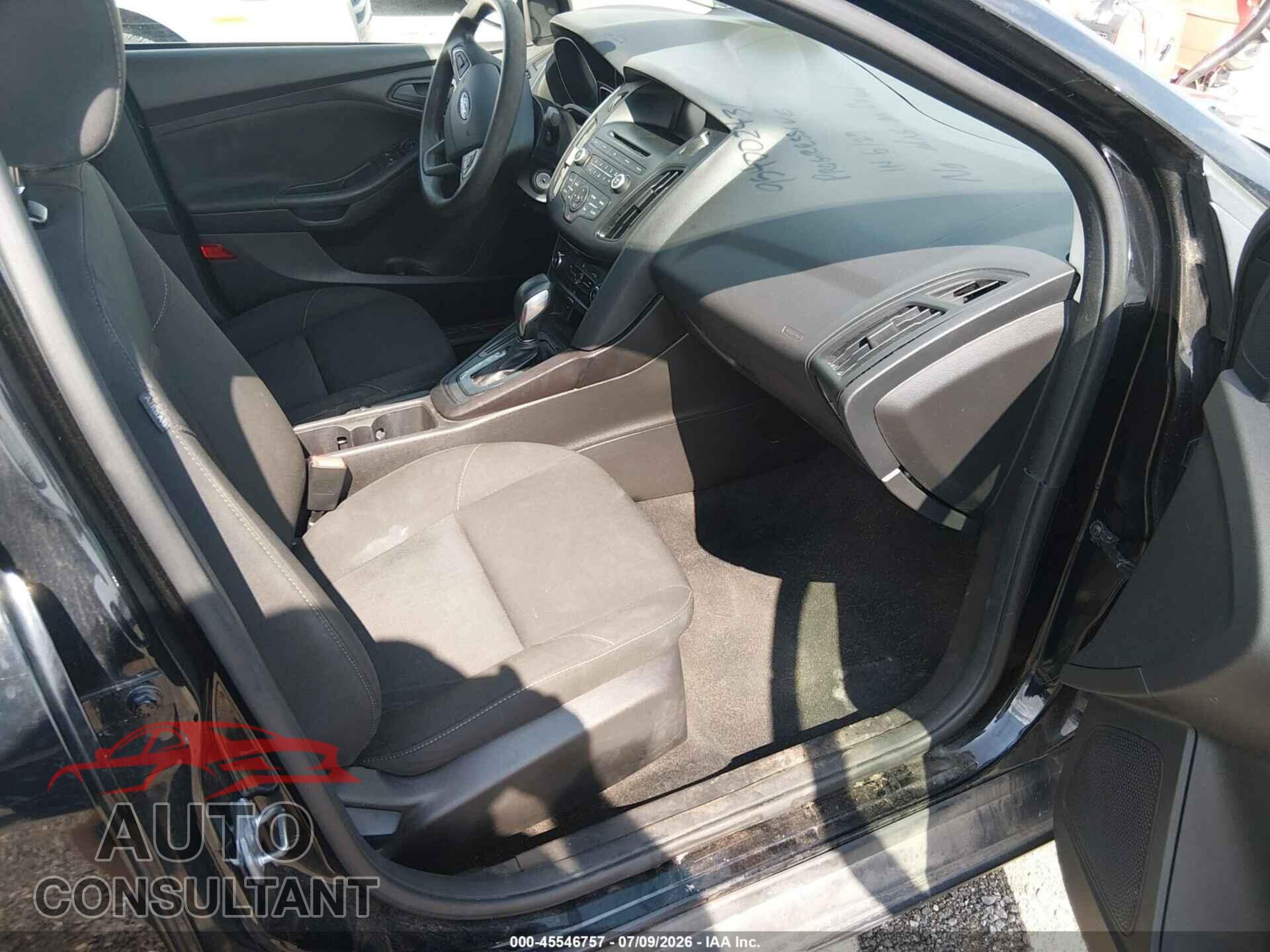 FORD FOCUS 2017 - 1FADP3E23HL313682