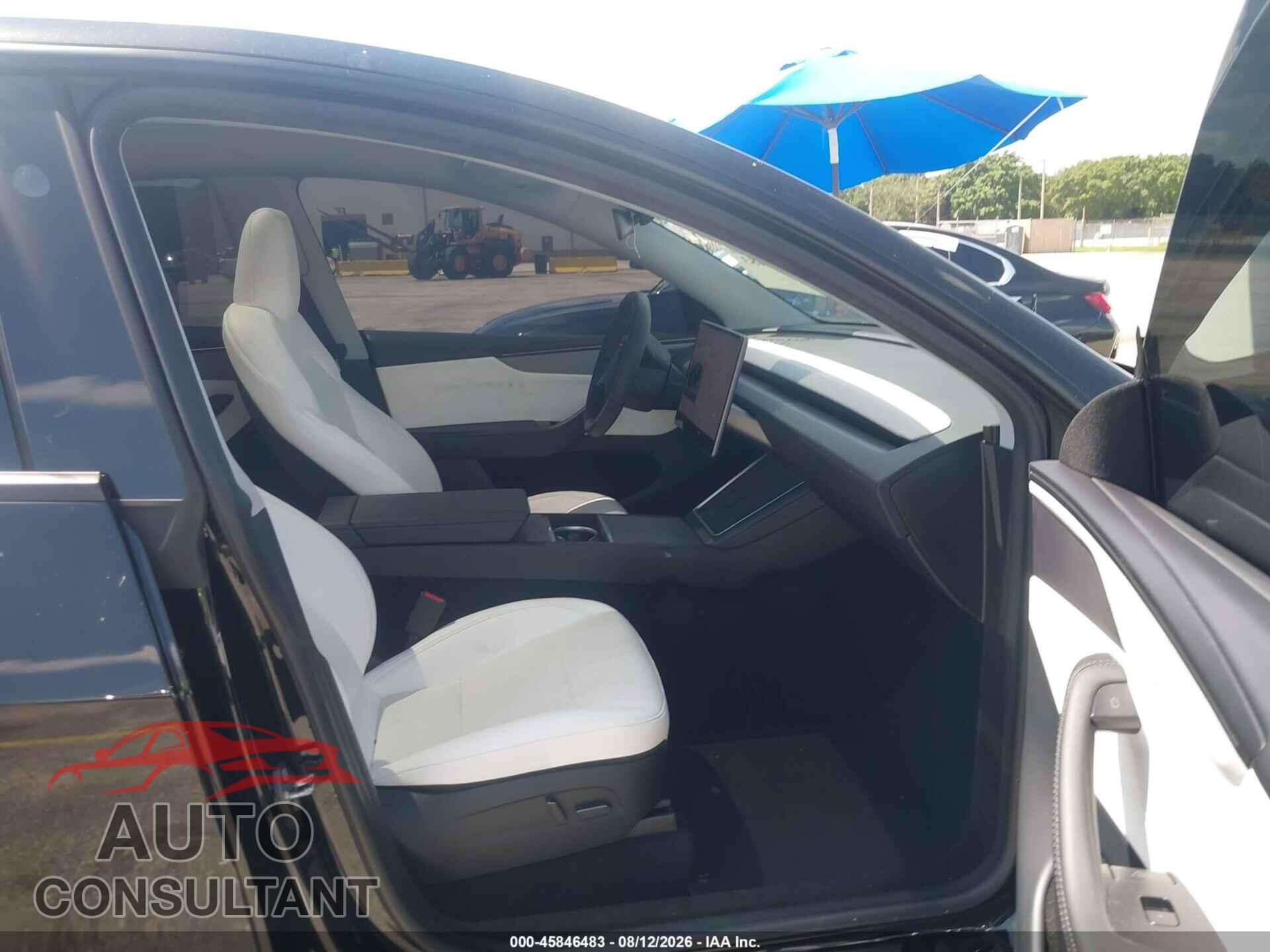 TESLA MODEL Y 2026 - 7SAYGDED1TA417652