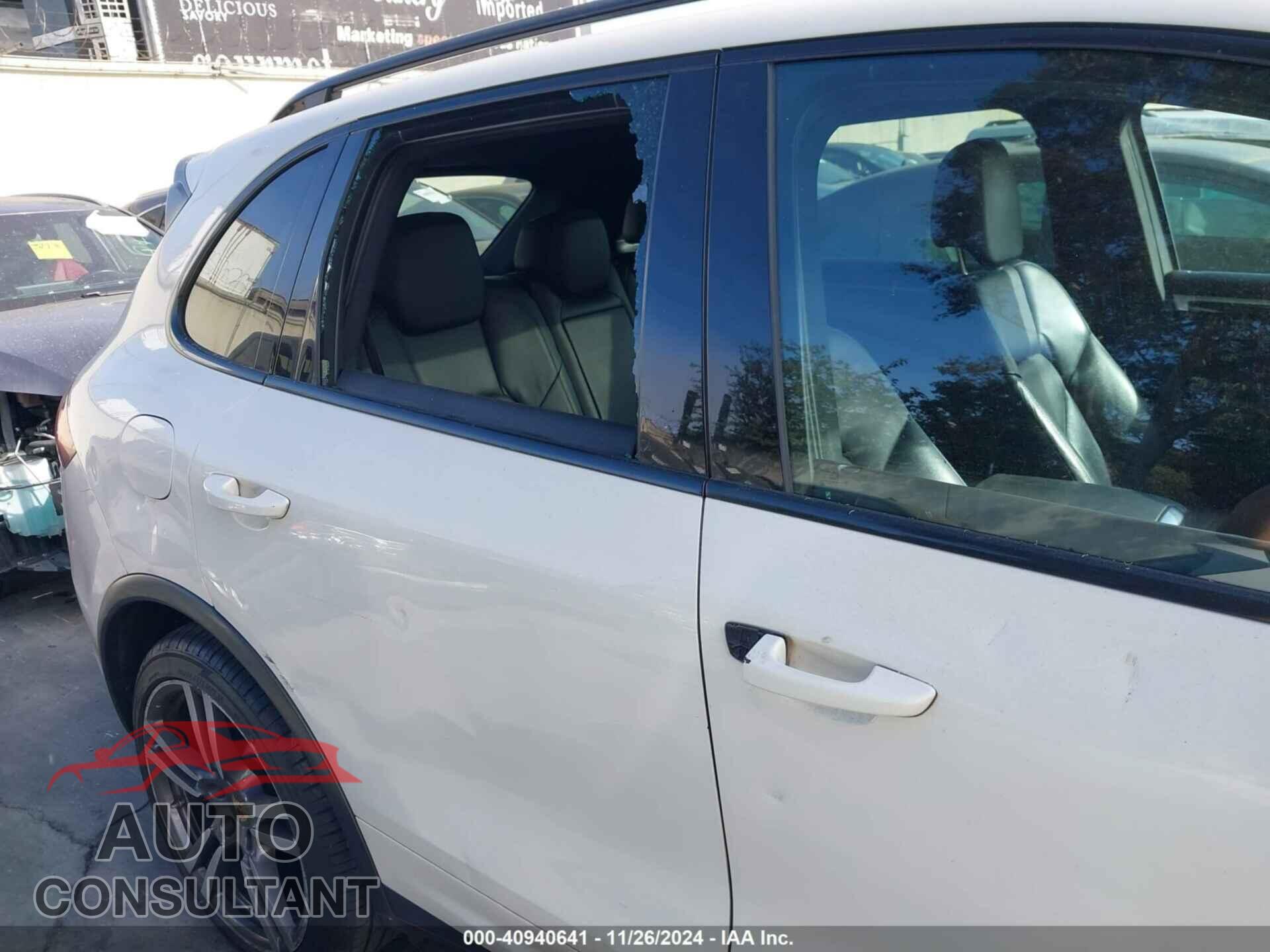 PORSCHE CAYENNE 2012 - WP1AA2A28CLA04375