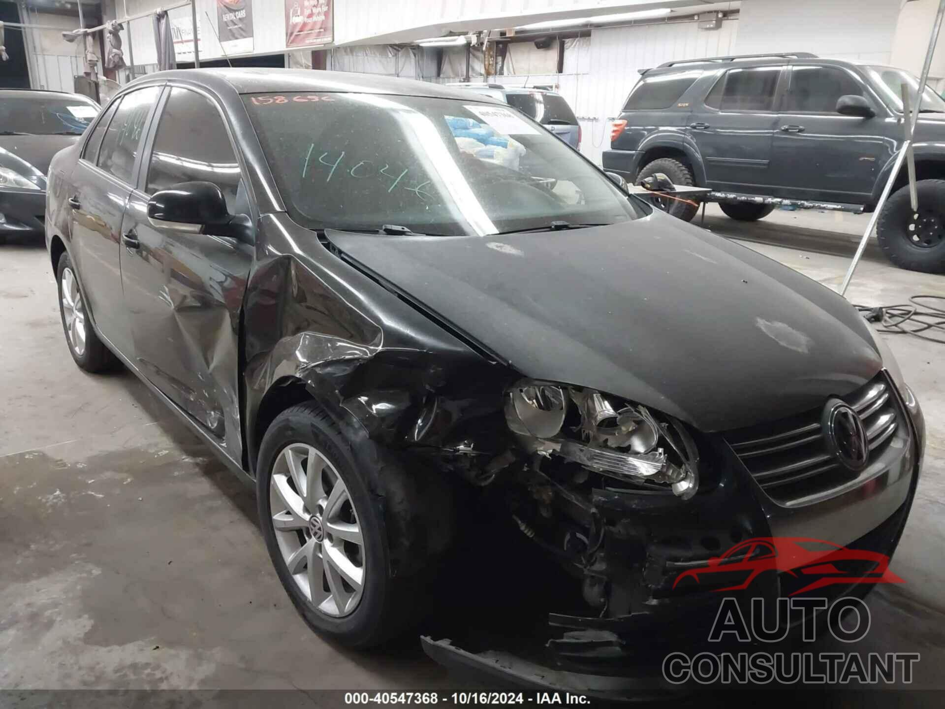 VOLKSWAGEN JETTA 2010 - 3VWRX7AJ7AM158656