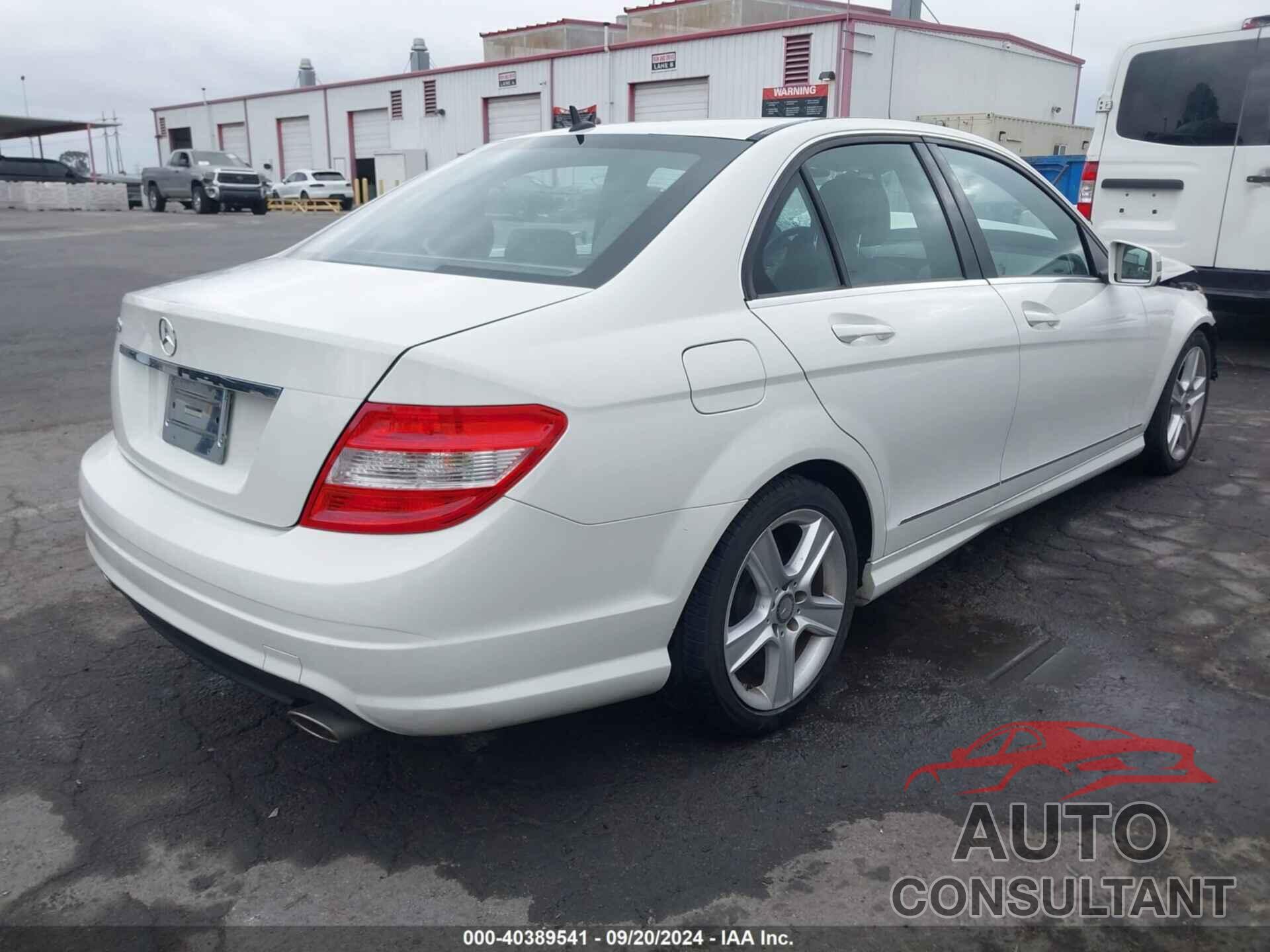 MERCEDES-BENZ C 300 2011 - WDDGF5EBXBR146530
