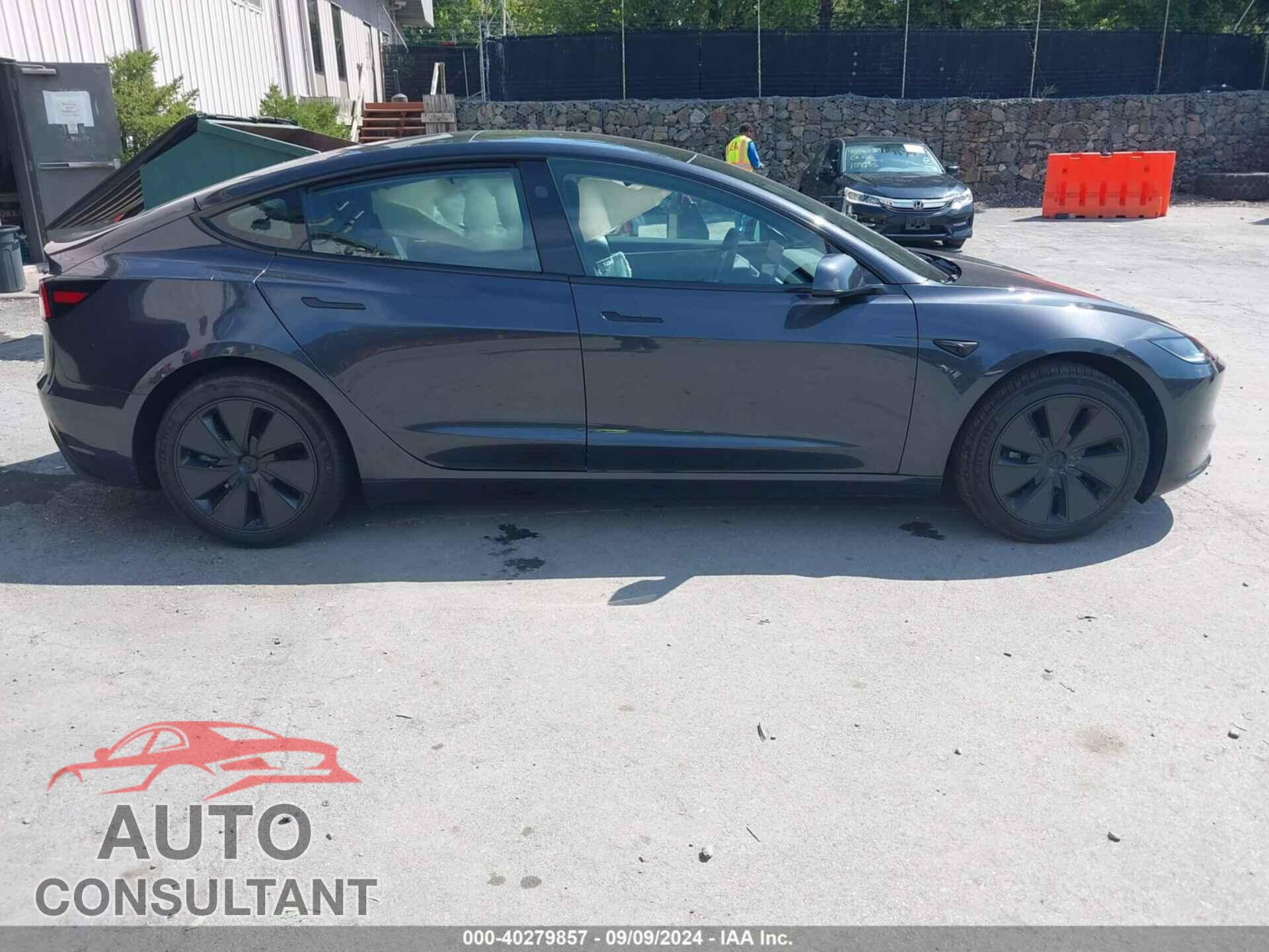 TESLA MODEL 3 2024 - 5YJ3E1EA9RF772243