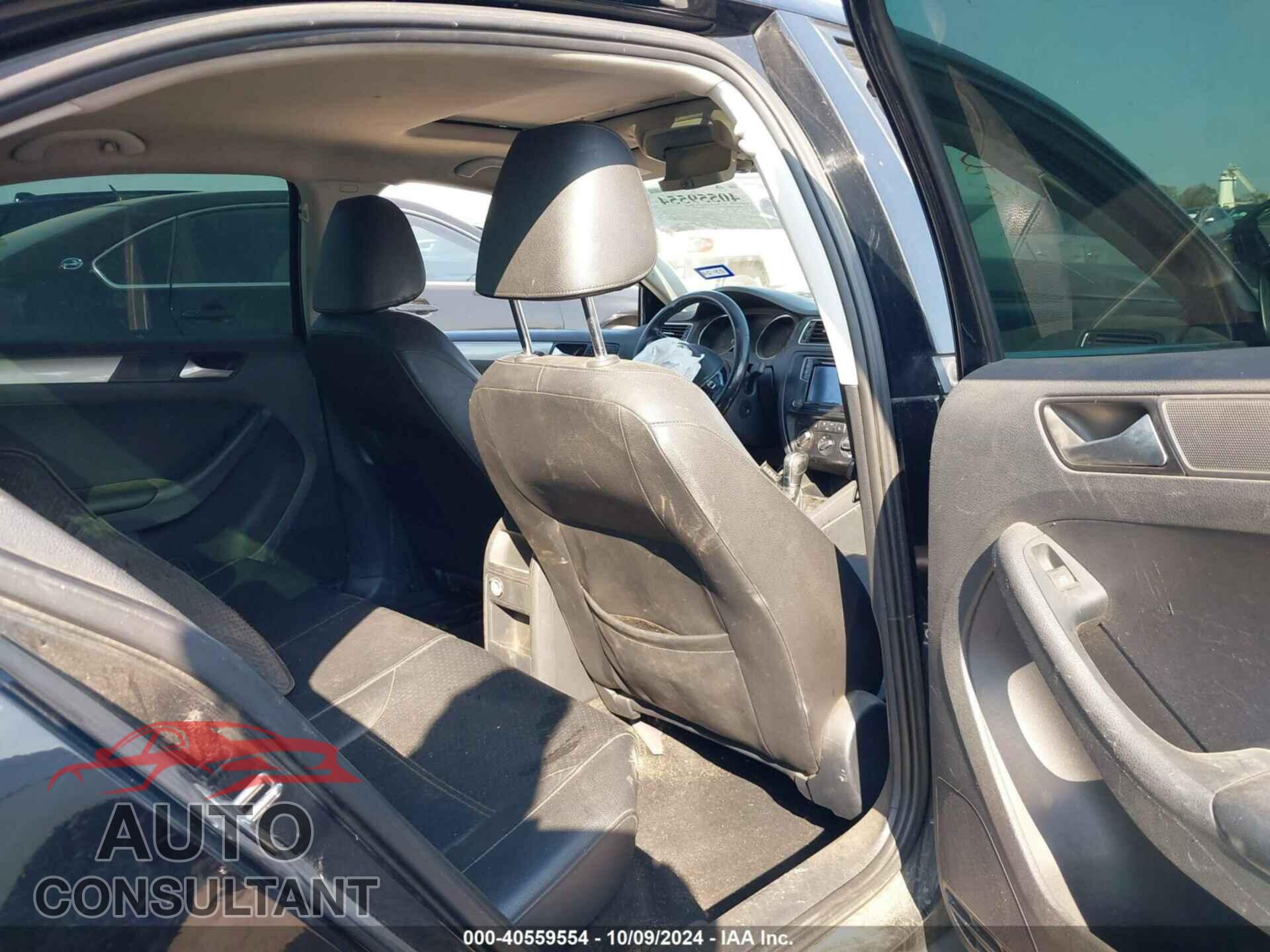 VOLKSWAGEN JETTA 2017 - 3VWDB7AJ4HM257793