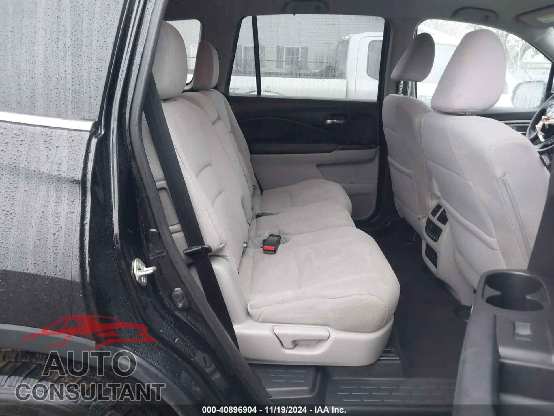 HONDA PILOT 2017 - 5FNYF6H36HB068190