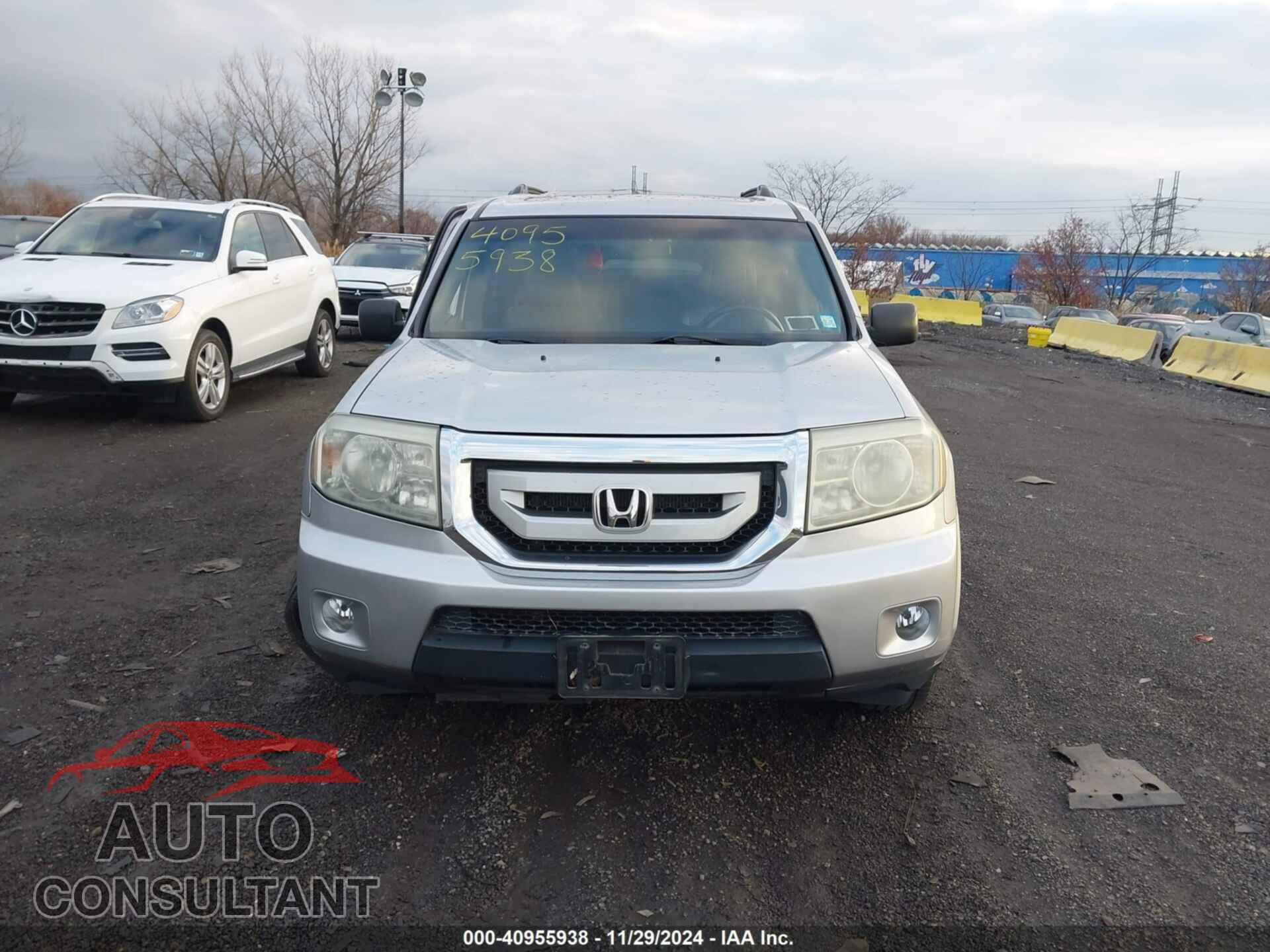 HONDA PILOT 2011 - 5FNYF4H51BB018570