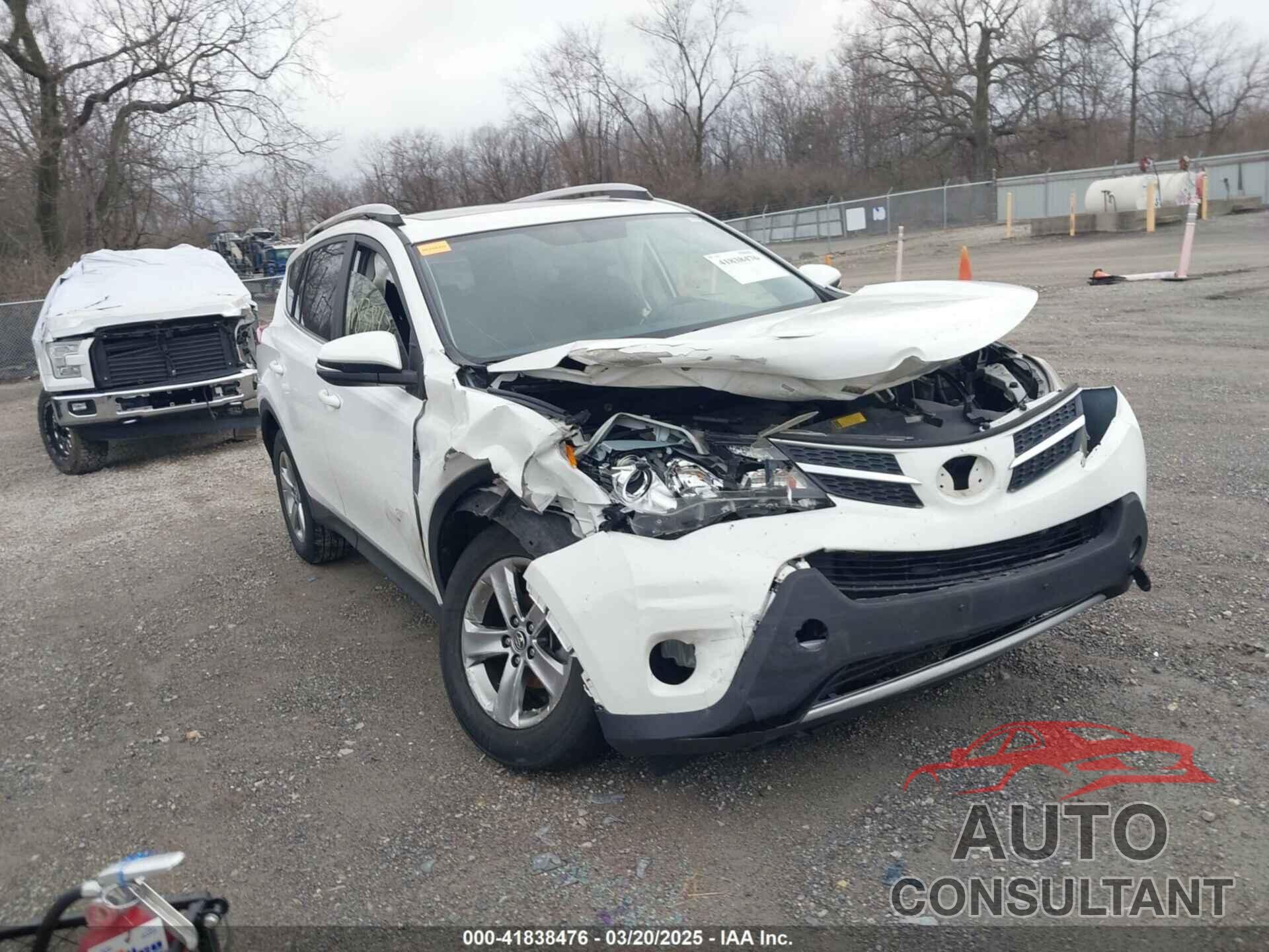 TOYOTA RAV4 2015 - JTMRFREV7FD110639