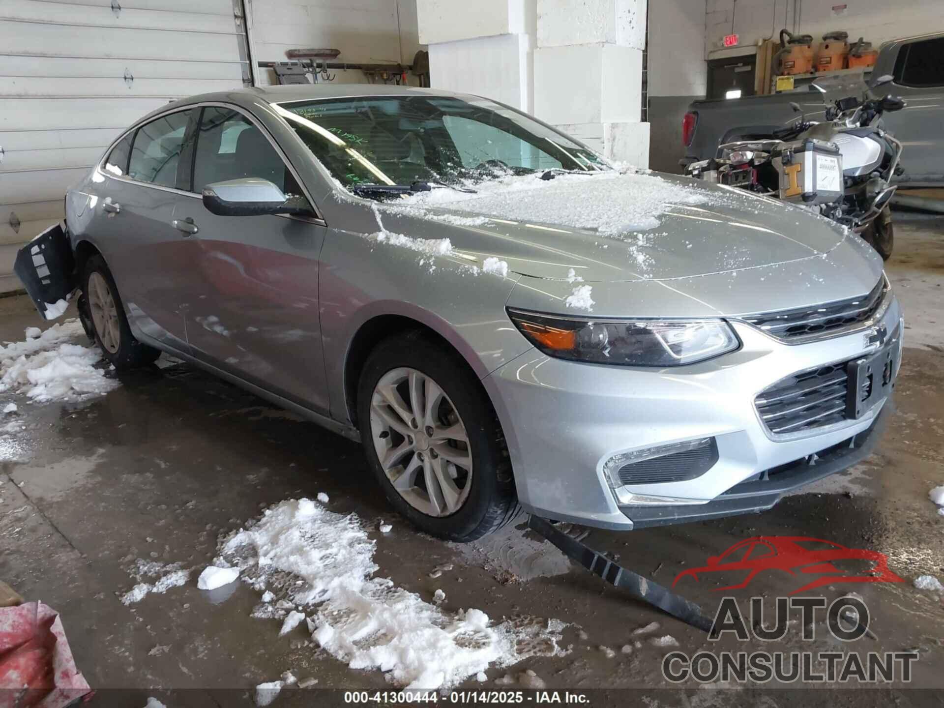 CHEVROLET MALIBU 2017 - 1G1ZE5ST8HF225684