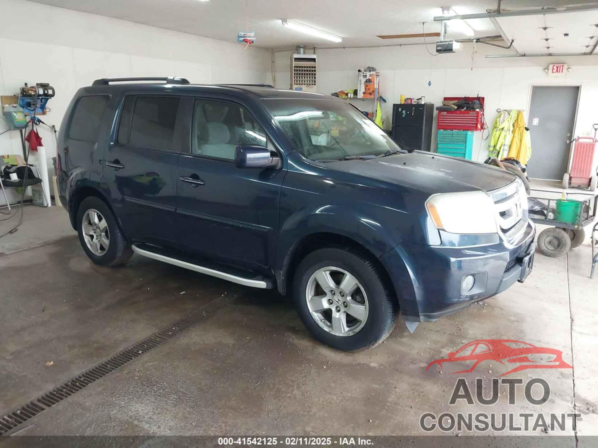 HONDA PILOT 2011 - 5FNYF4H48BB032070