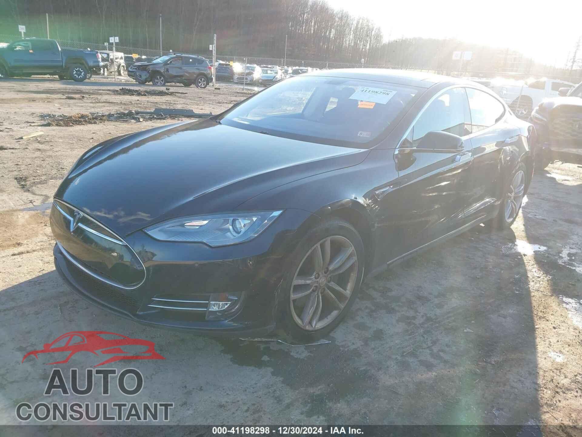 TESLA MODEL S 2014 - 5YJSA1H13EFP43009