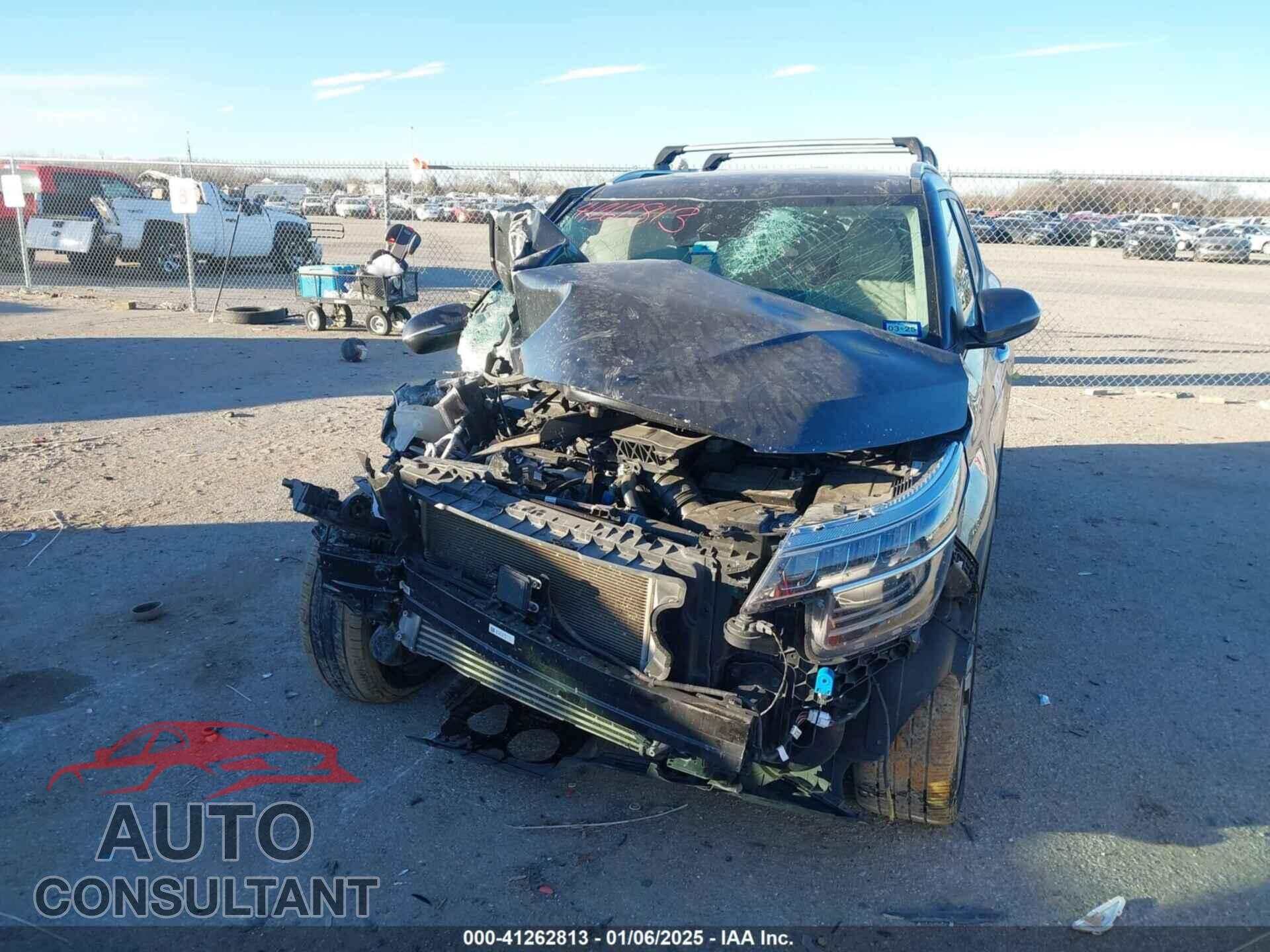 KIA SELTOS 2023 - KNDETCA2XP7428724