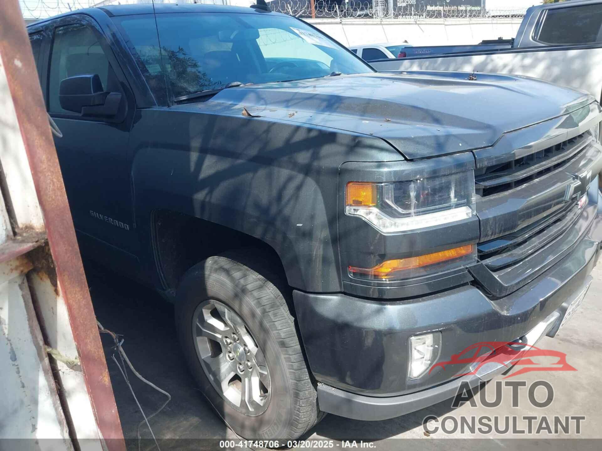 CHEVROLET SILVERADO 1500 2018 - 3GCUKREC5JG510411