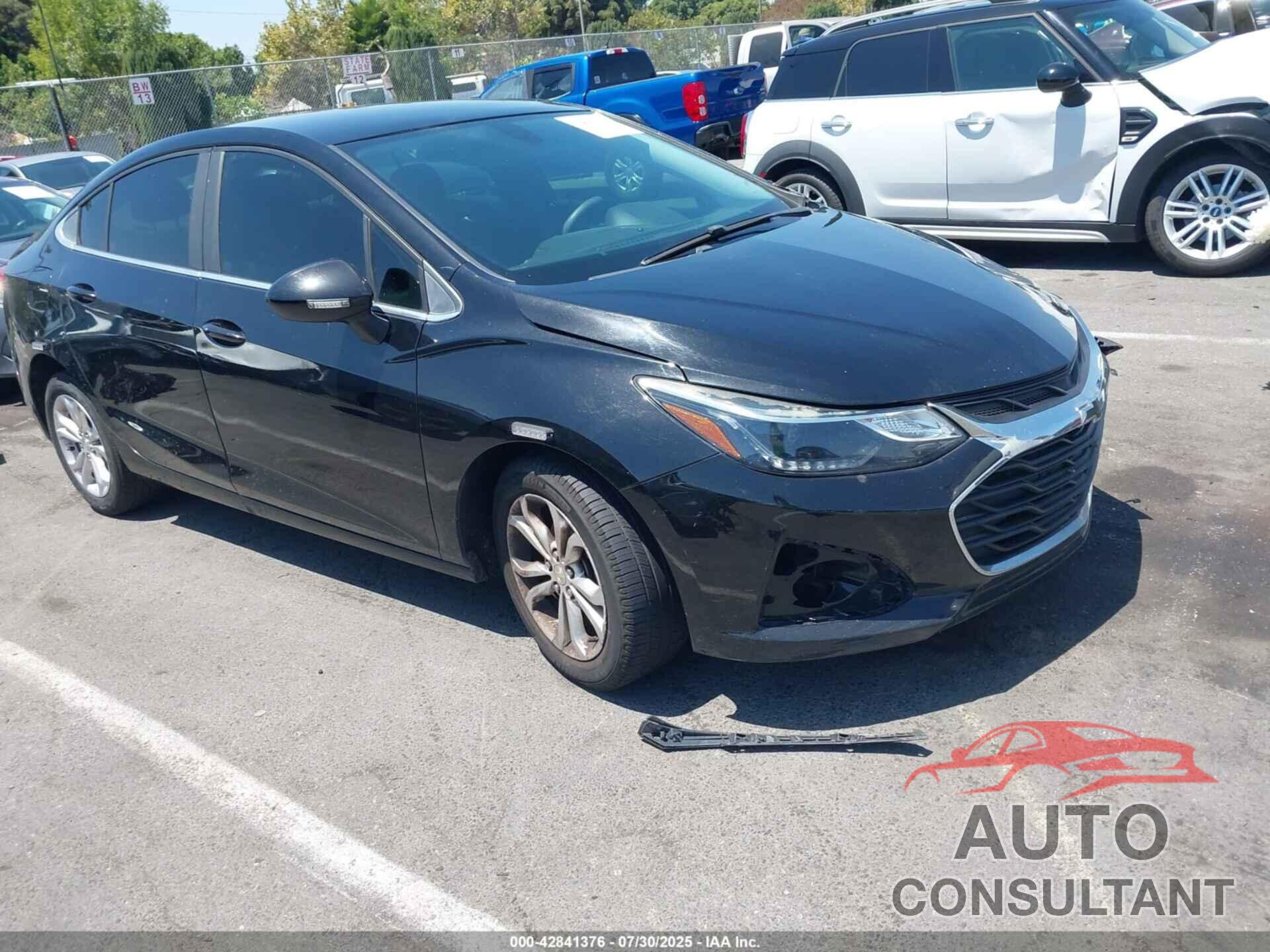 CHEVROLET CRUZE 2019 - 1G1BE5SM4K7109376