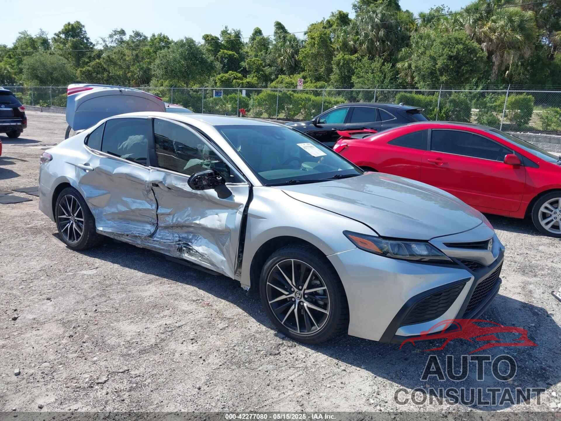 TOYOTA CAMRY 2021 - 4T1G11AK5MU537913