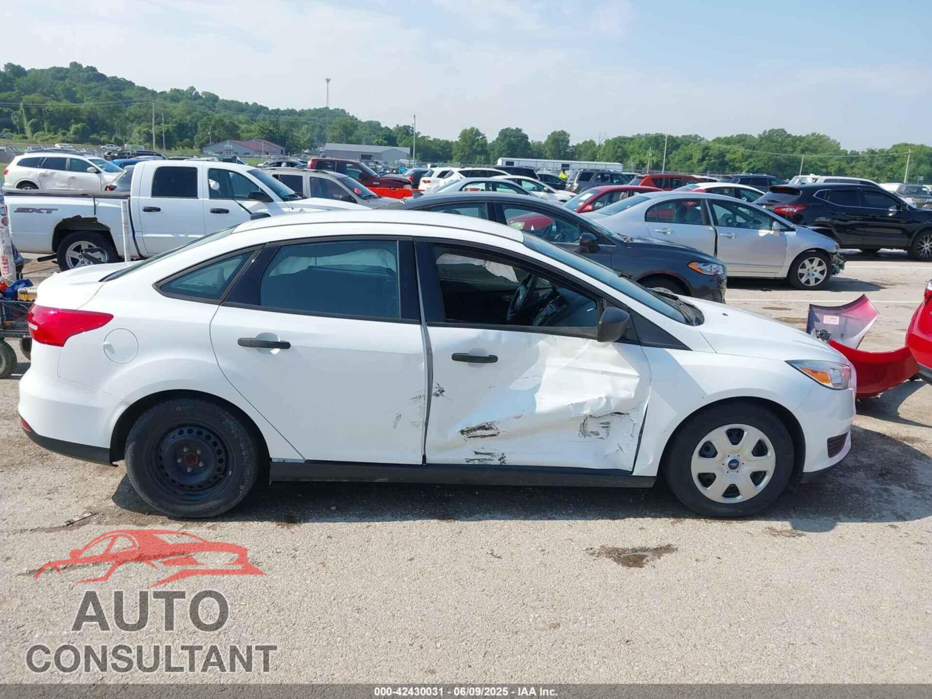 FORD FOCUS 2017 - 1FADP3E25HL299512