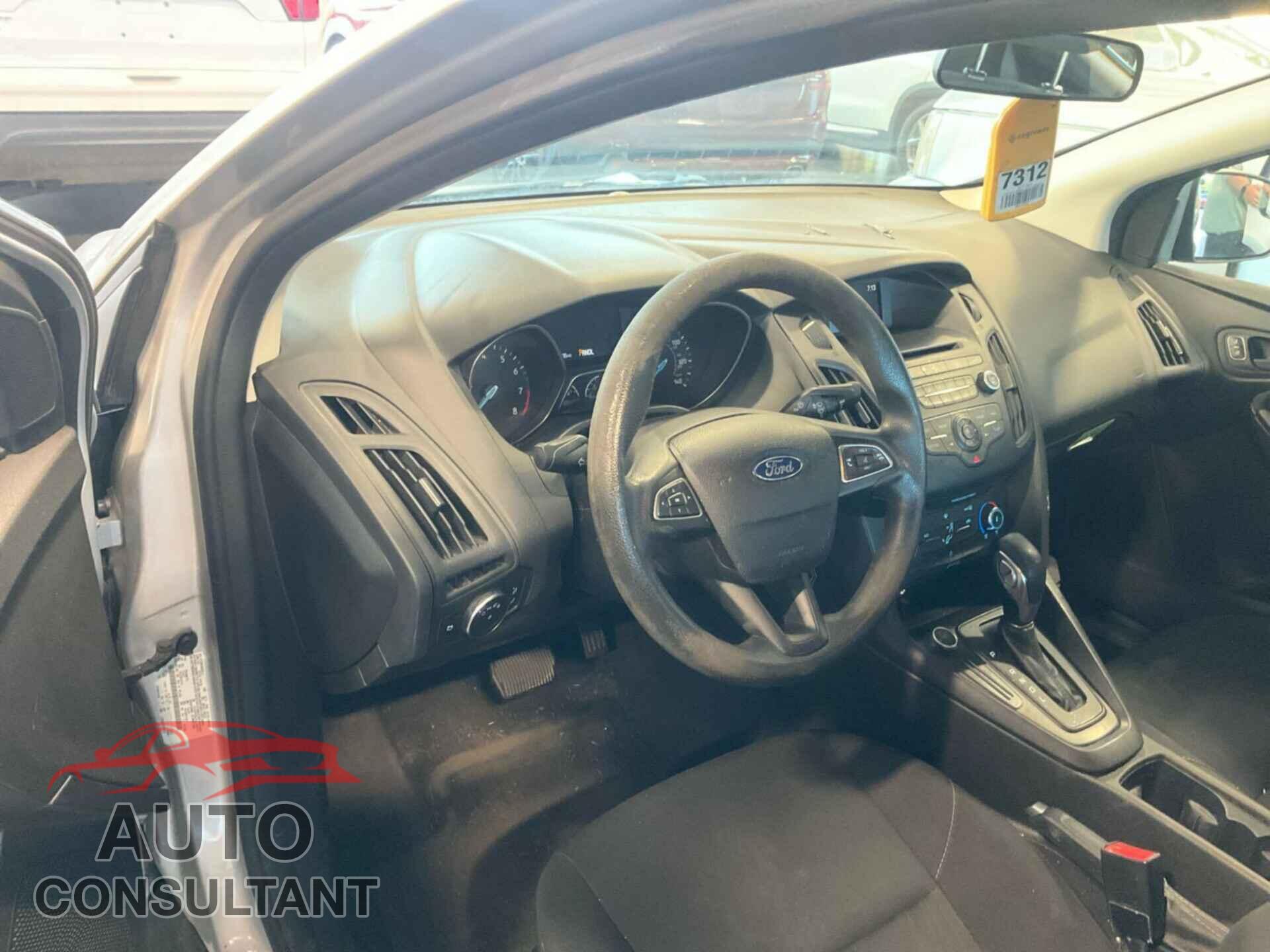 FORD FOCUS 2016 - 1FADP3E23GL366171