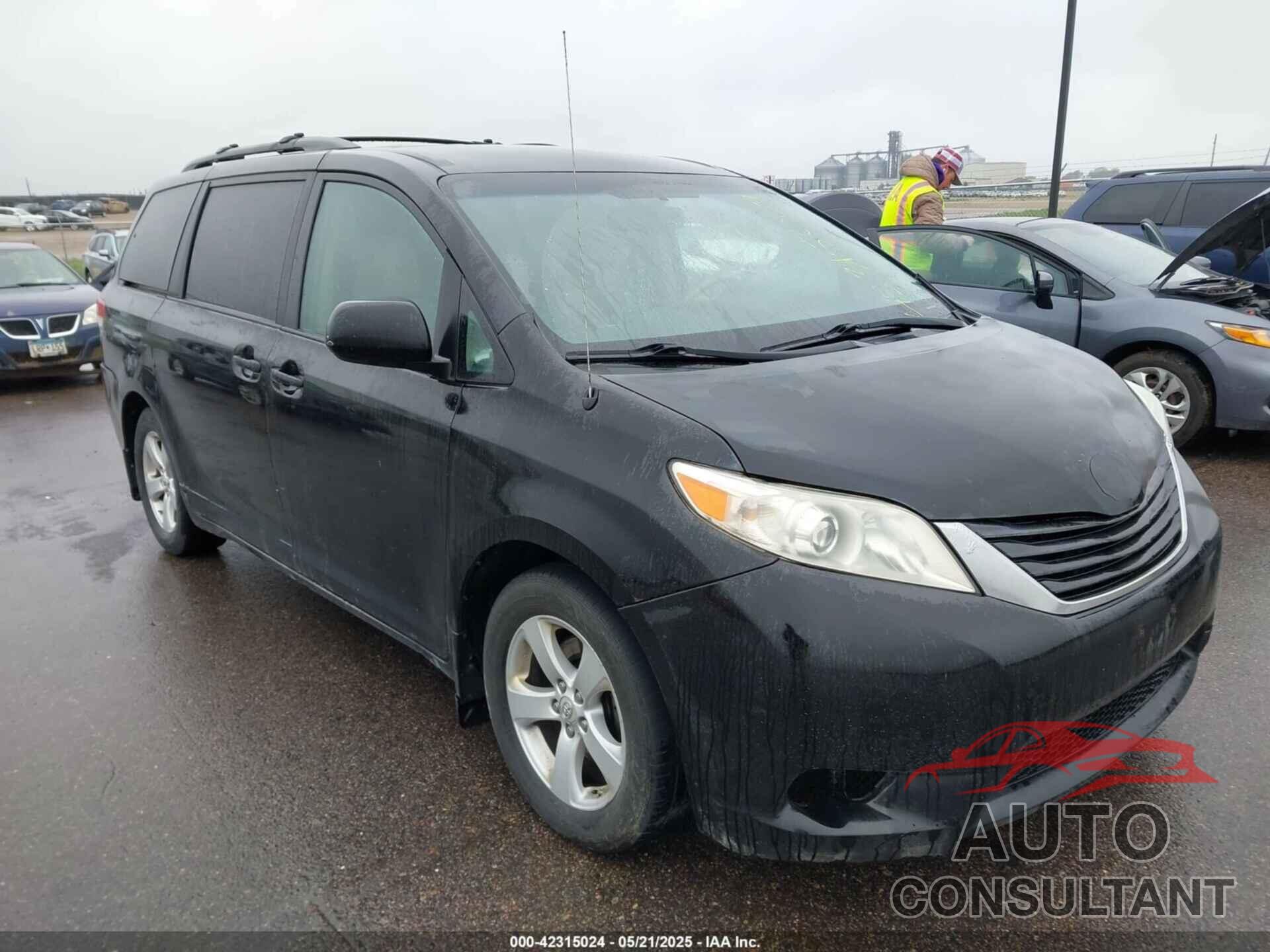 TOYOTA SIENNA 2011 - 5TDKK3DC1BS105266