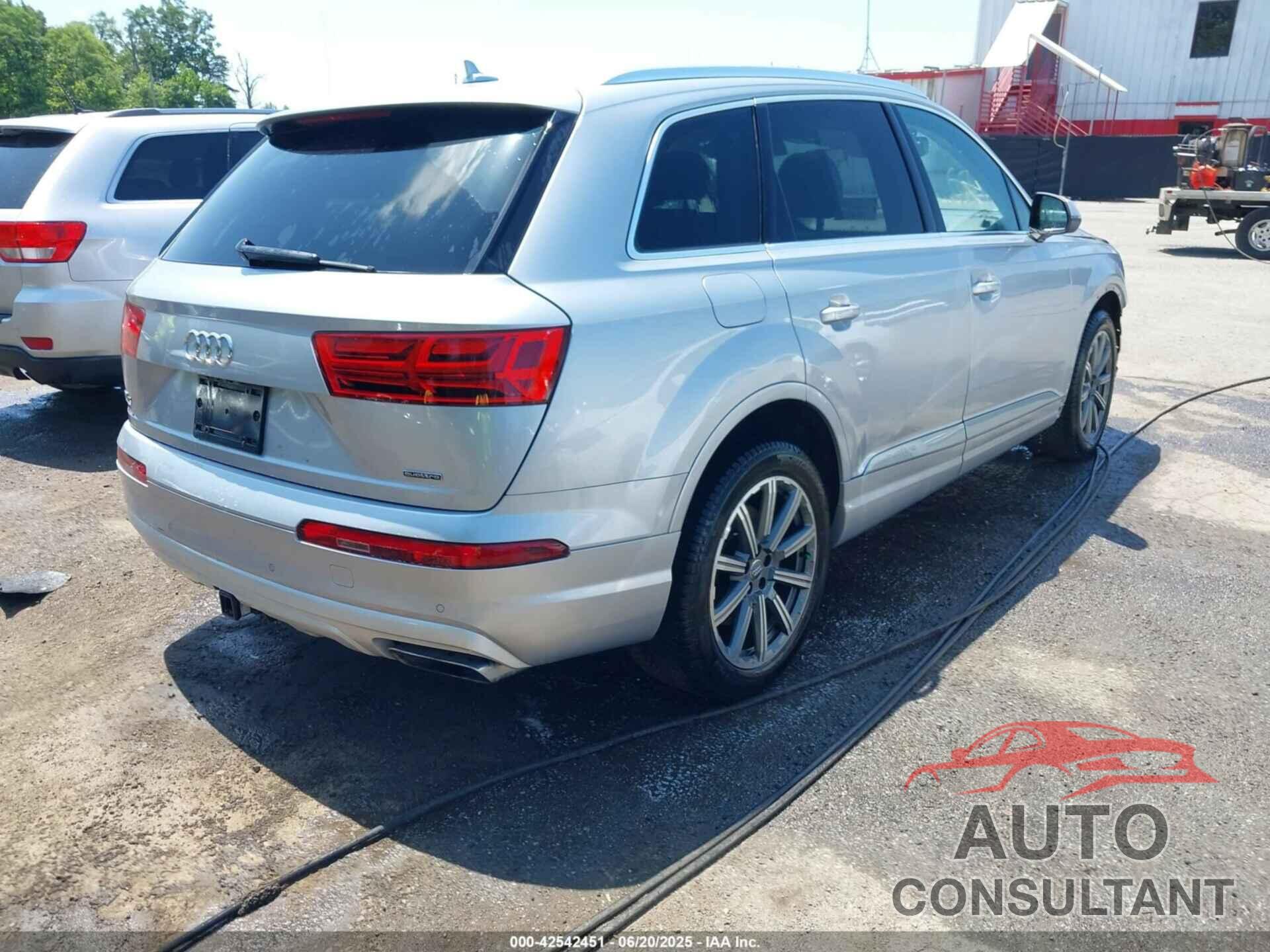 AUDI Q7 2018 - WA1LHAF74JD015170