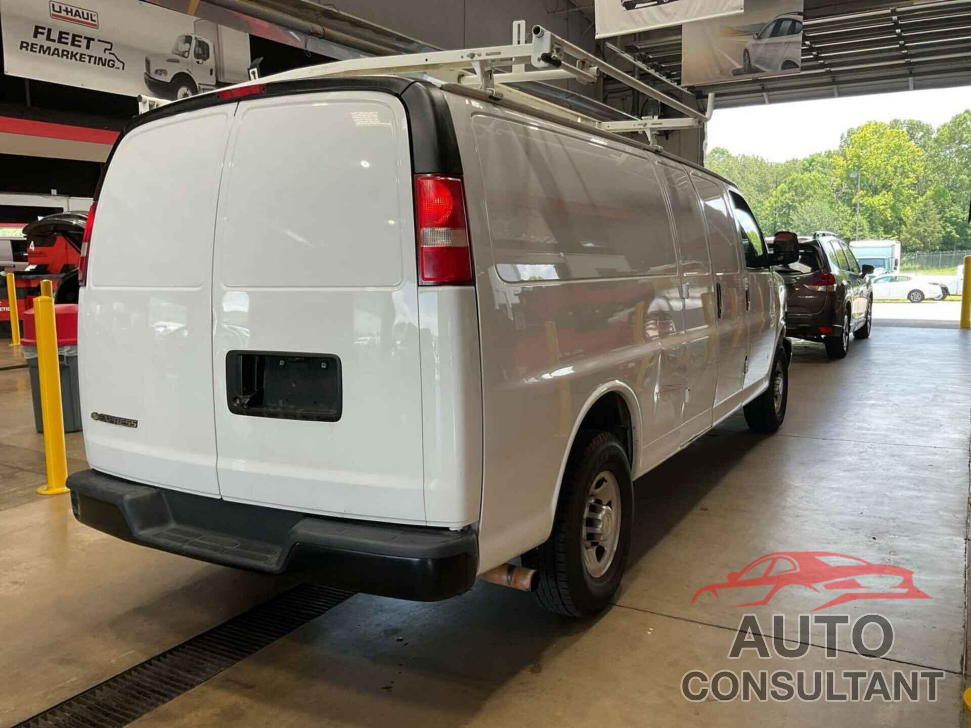 CHEVROLET EXPRESS G2500 2018 - 1GCWGBFP9J1186316