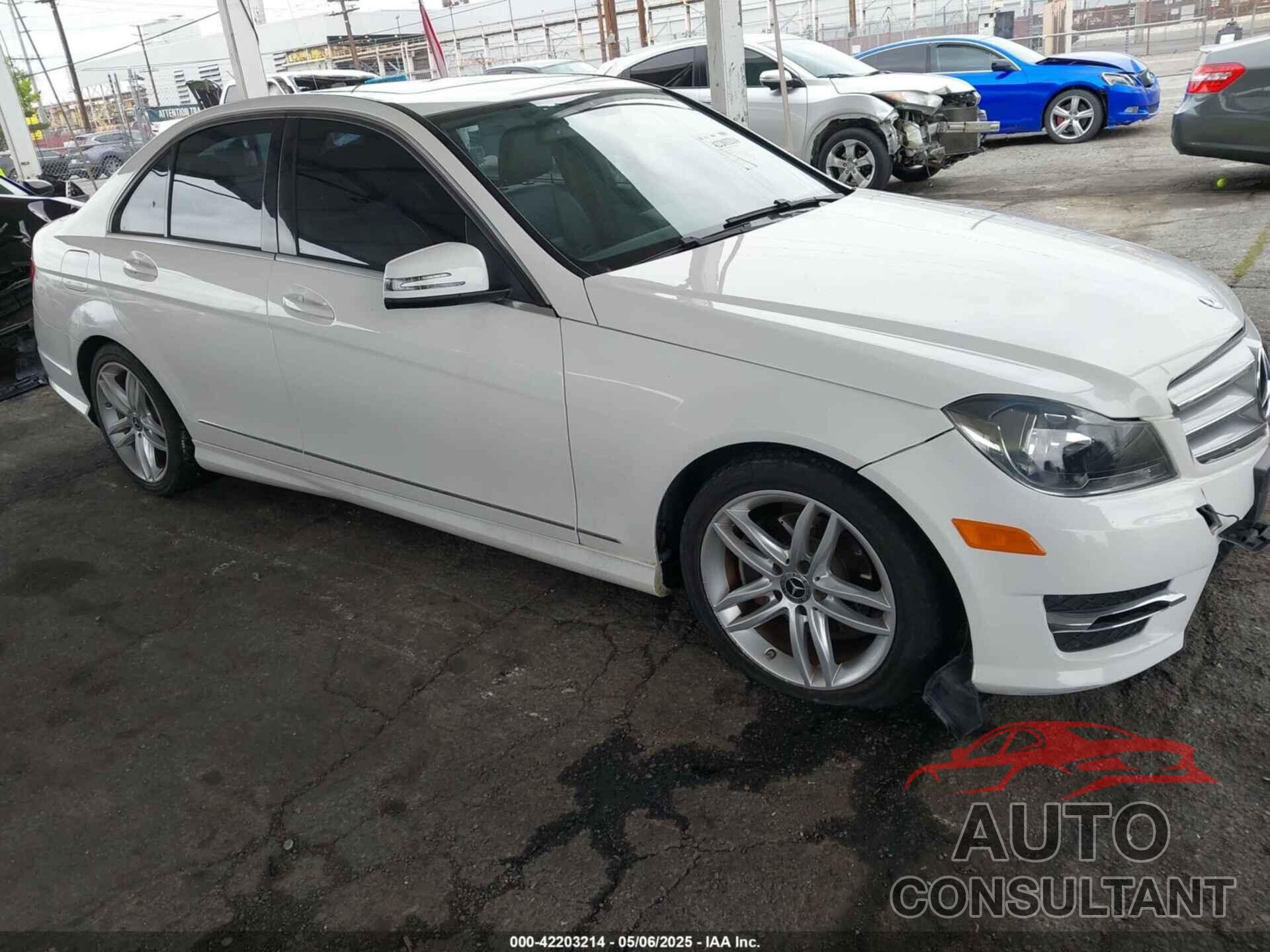 MERCEDES-BENZ C 250 2013 - WDDGF4HB2DR280148