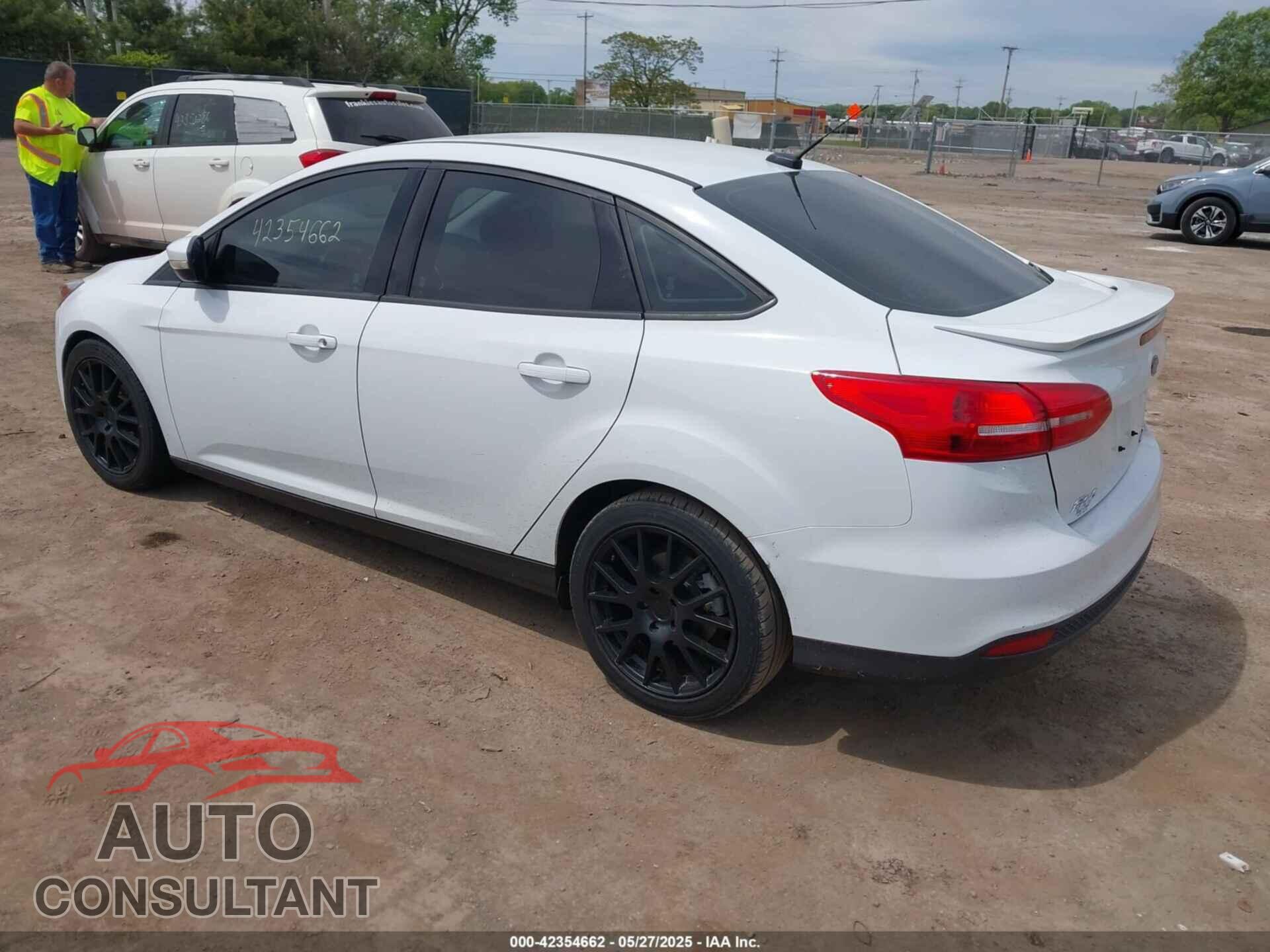 FORD FOCUS 2015 - 1FADP3F23FL361260