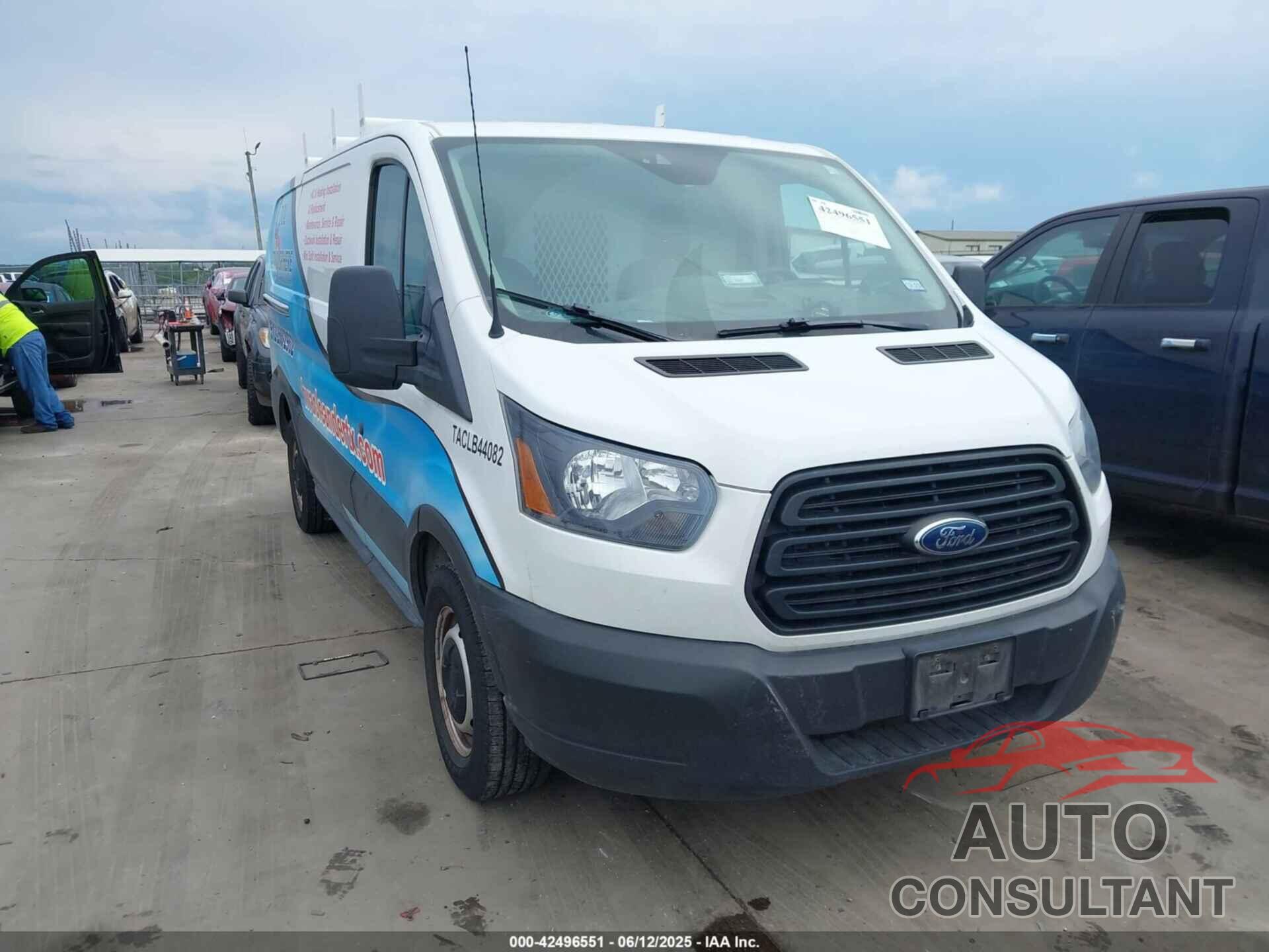 FORD TRANSIT-150 2019 - 1FTYE1YM2KKB45887