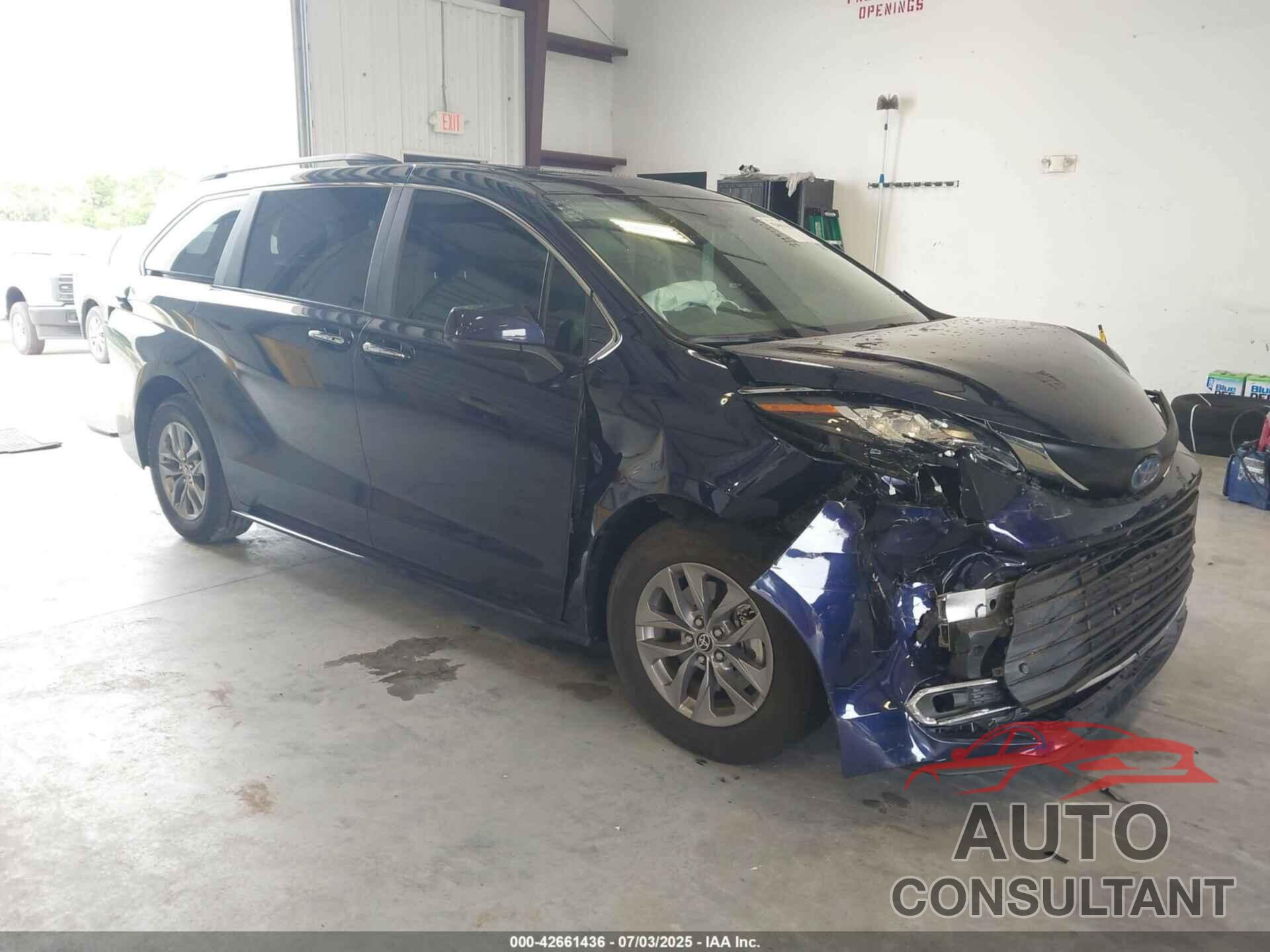 TOYOTA SIENNA 2023 - 5TDYRKEC2PS145751