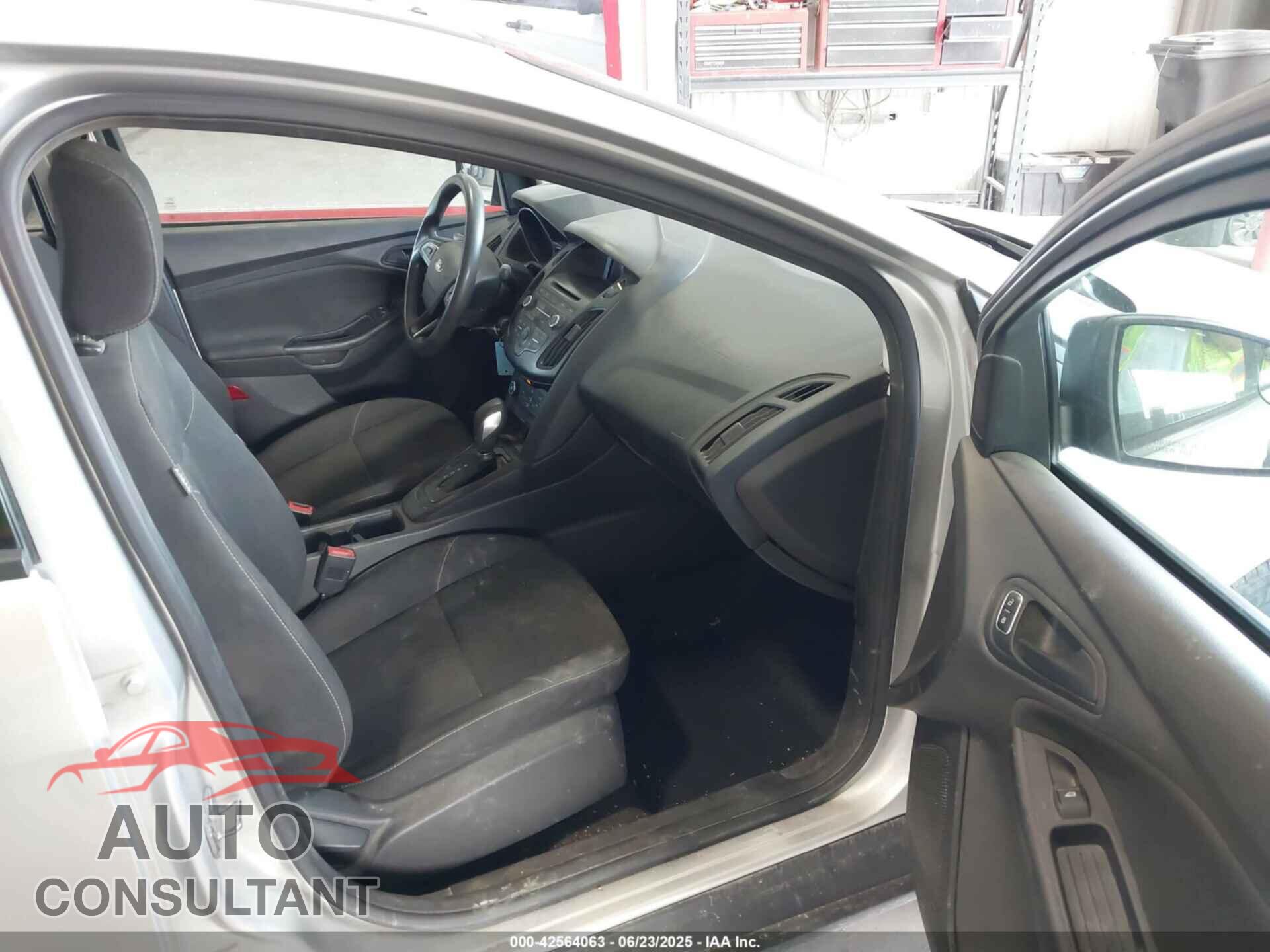 FORD FOCUS 2017 - 1FADP3E22HL221723